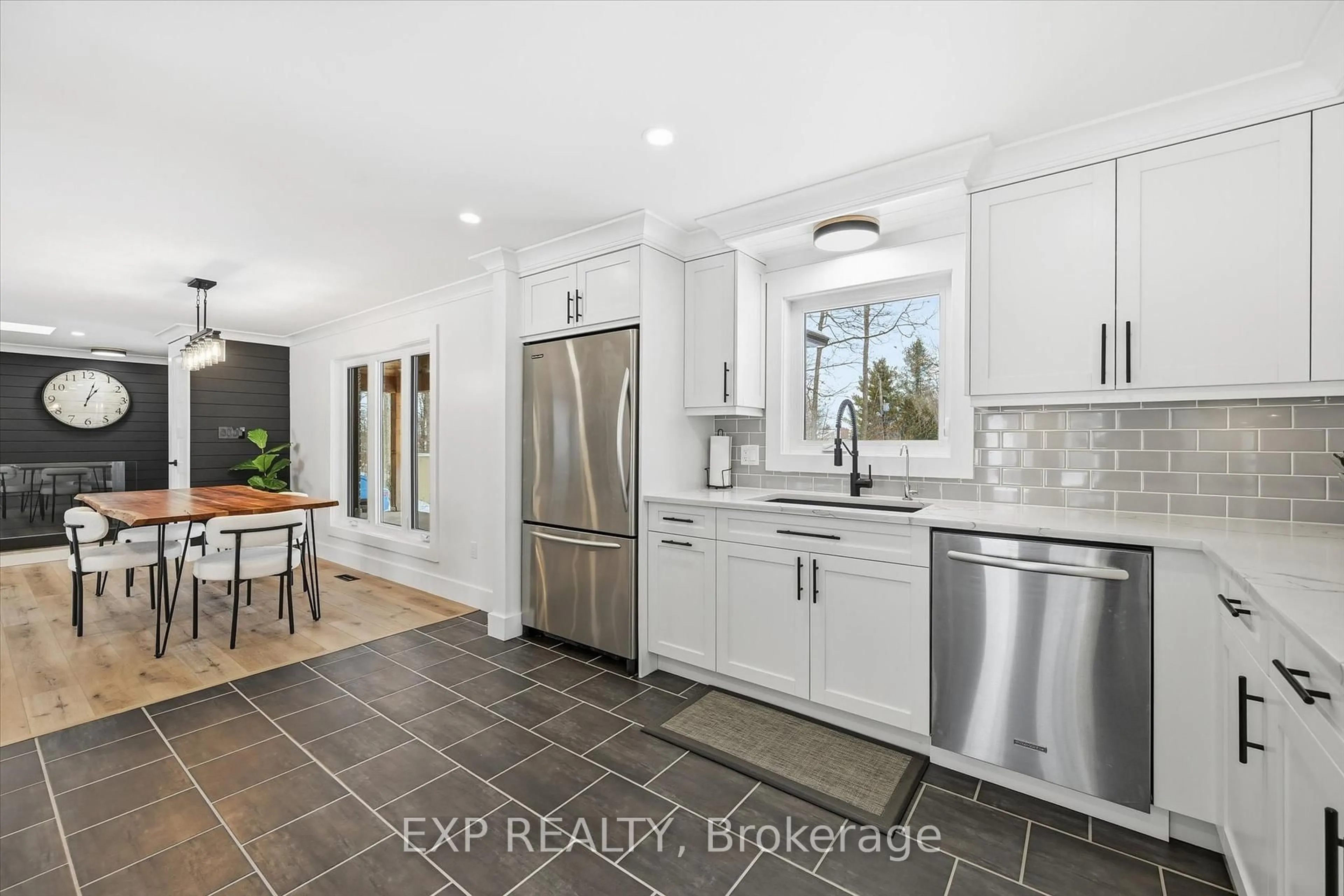 Open concept kitchen, ceramic/tile floor for 220 5th Line, Haldimand Ontario N3W 2A5