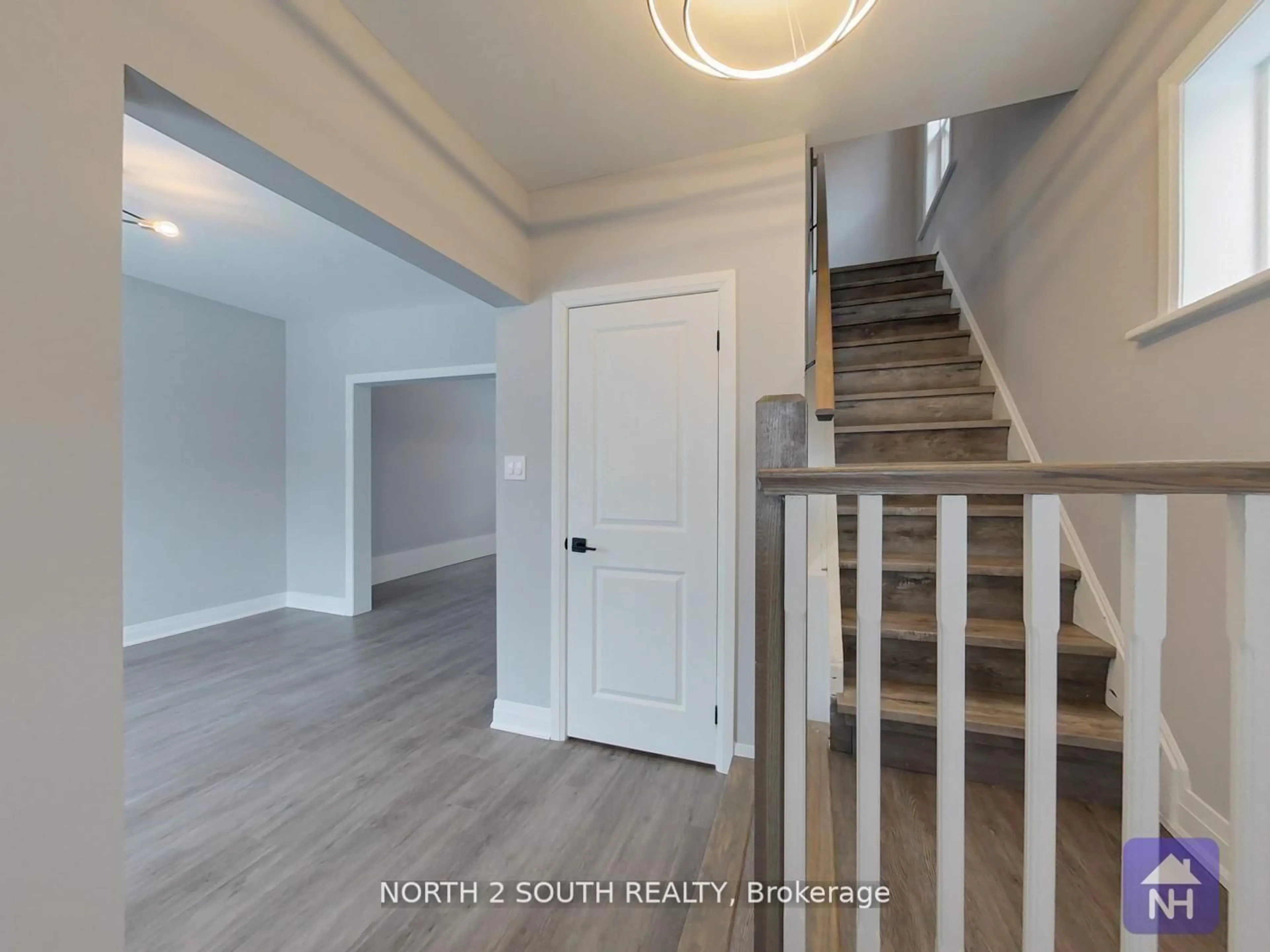 Indoor entryway for 190 Stewart St, Peterborough Ontario K9J 3M5