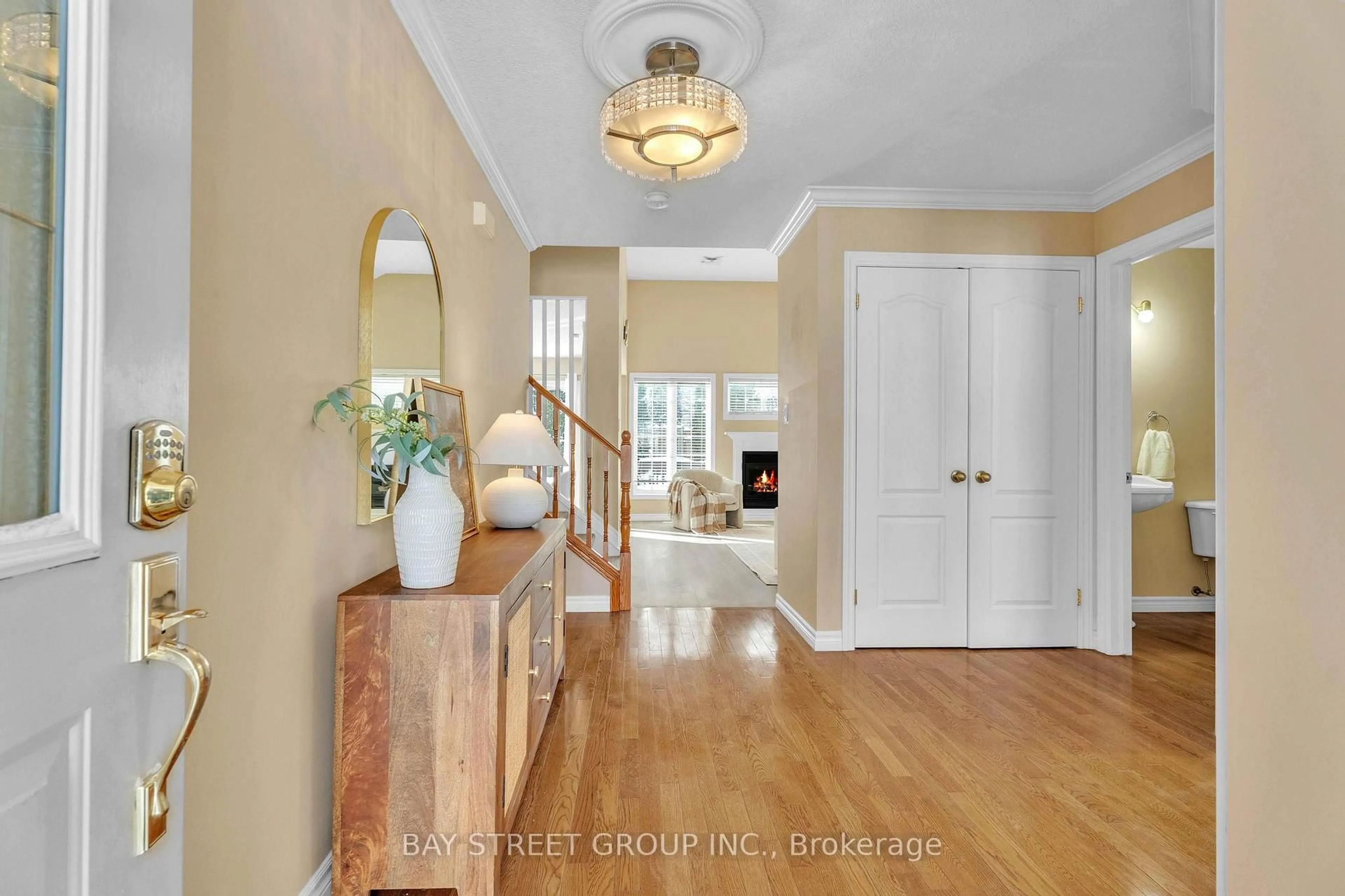 Indoor entryway for 760 GUILDWOOD Blvd, London North Ontario N6H 5P4