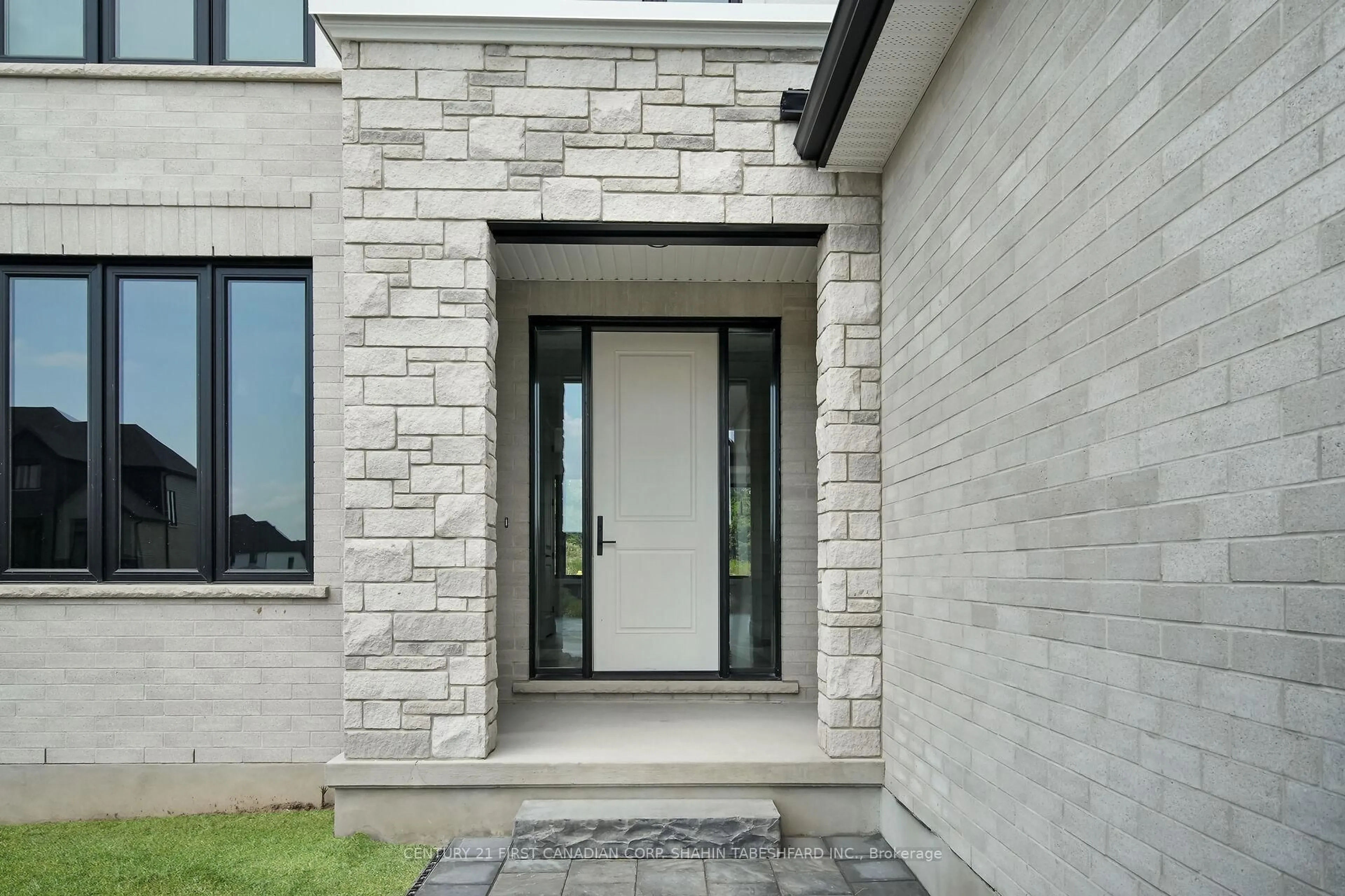 Indoor entryway for 4137 FALLINGBROOK Rd, London South Ontario N6P 1H5