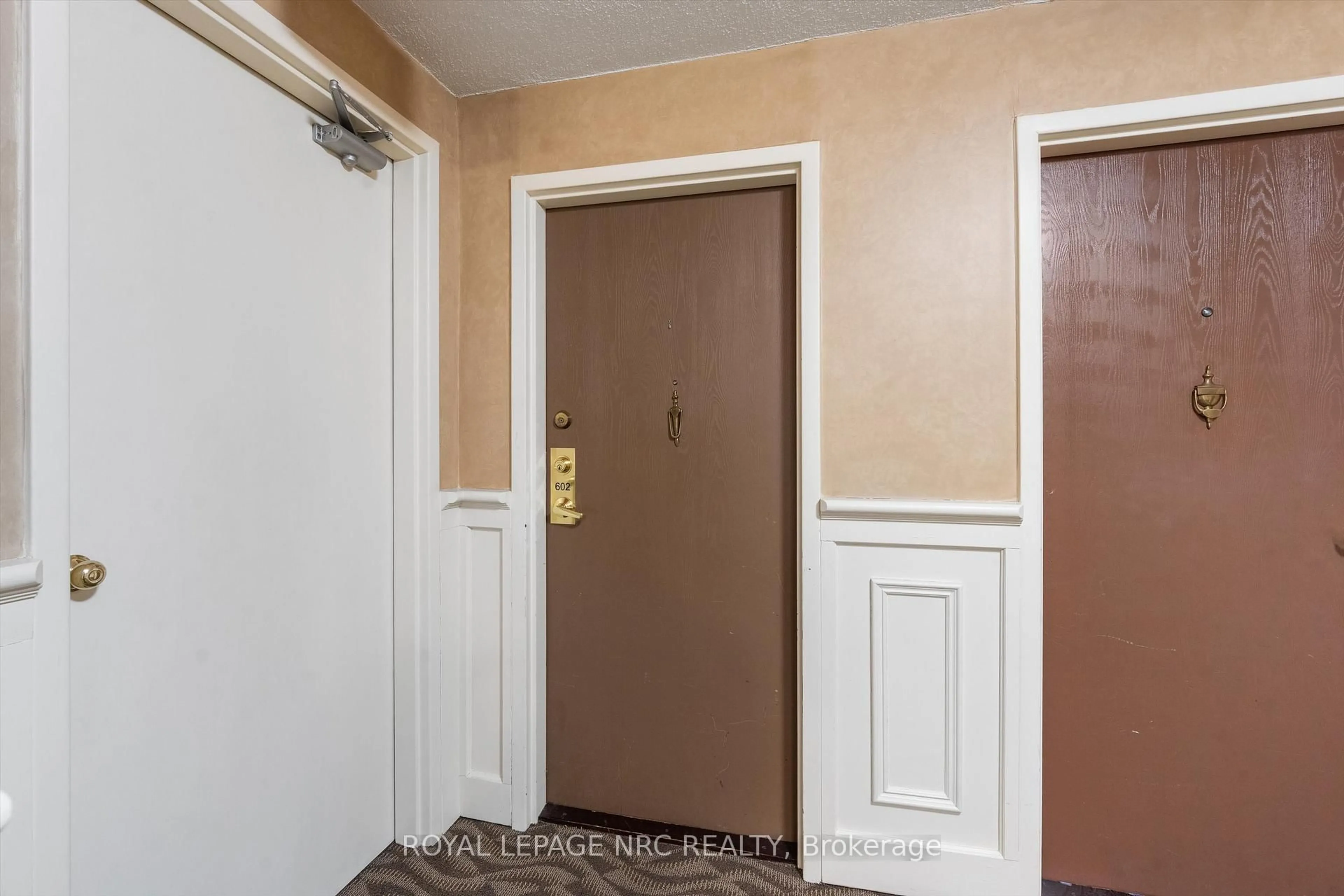 Indoor entryway for 141 Church St #602, St. Catharines Ontario L2R 7L7