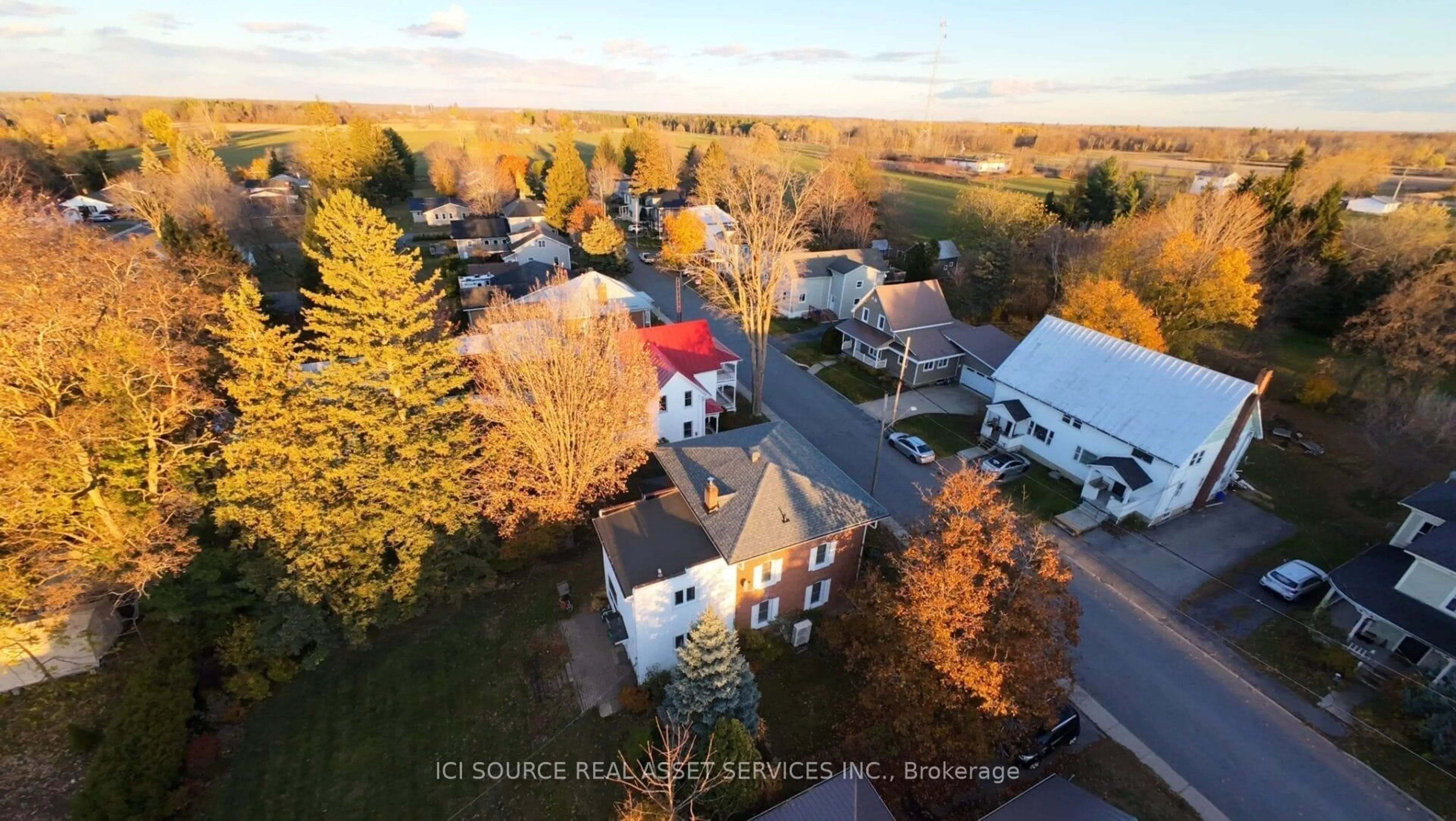 A pic from outside/outdoor area/front of a property/back of a property/a pic from drone, street for 11 Peter St, North Glengarry Ontario K0C 1T0