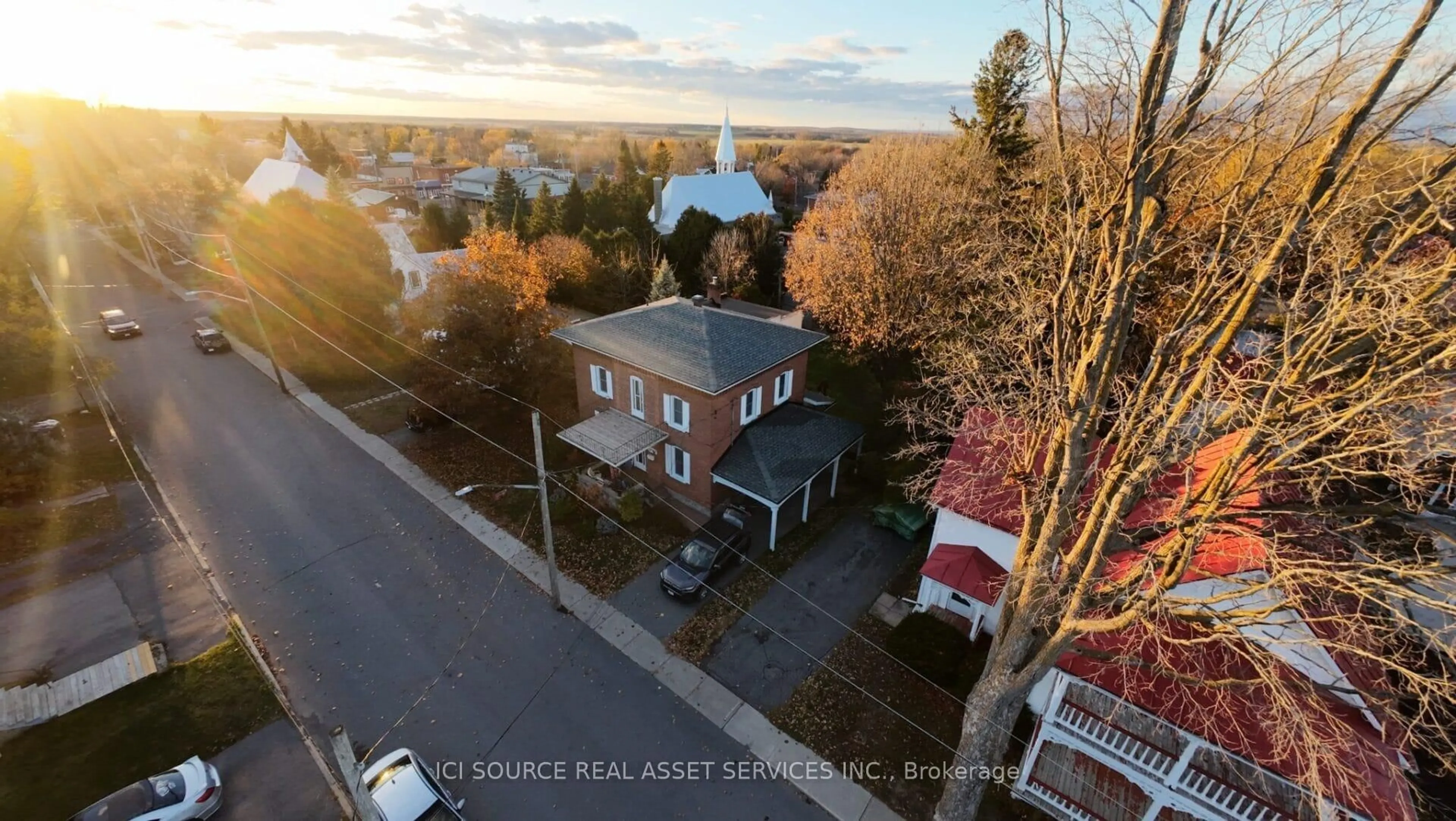 A pic from outside/outdoor area/front of a property/back of a property/a pic from drone, unknown for 11 Peter St, North Glengarry Ontario K0C 1T0