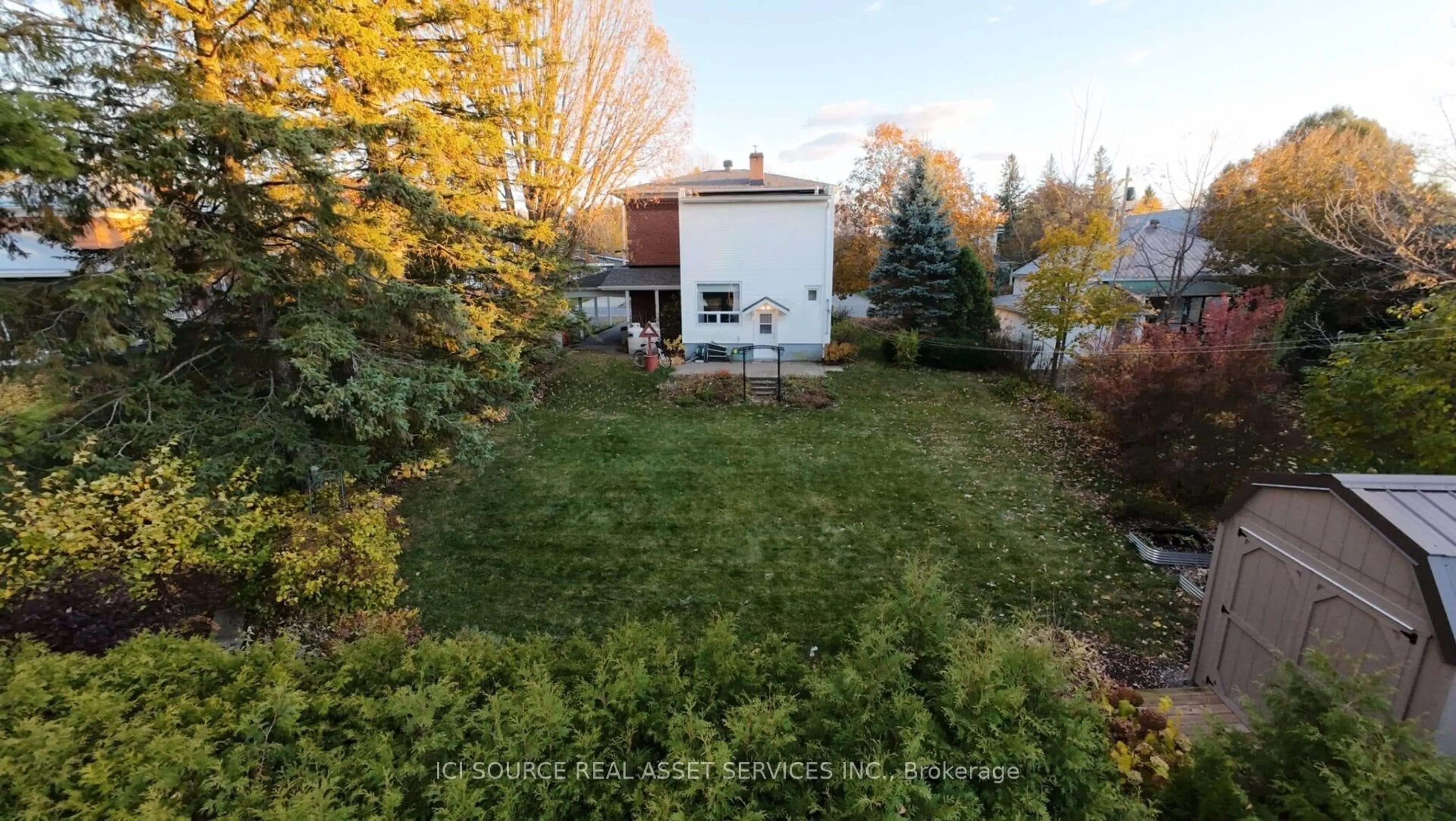 A pic from outside/outdoor area/front of a property/back of a property/a pic from drone, unknown for 11 Peter St, North Glengarry Ontario K0C 1T0