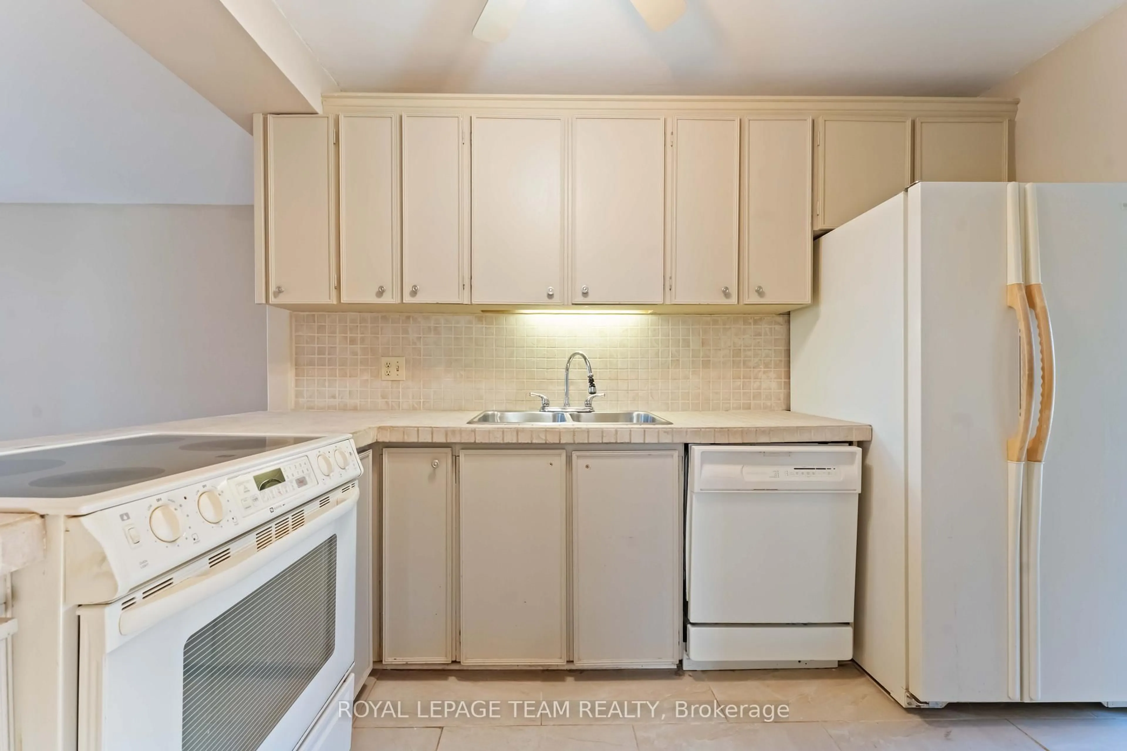 Standard kitchen, unknown for 1094 Alenmede Cres, Ottawa Ontario K2B 8H3