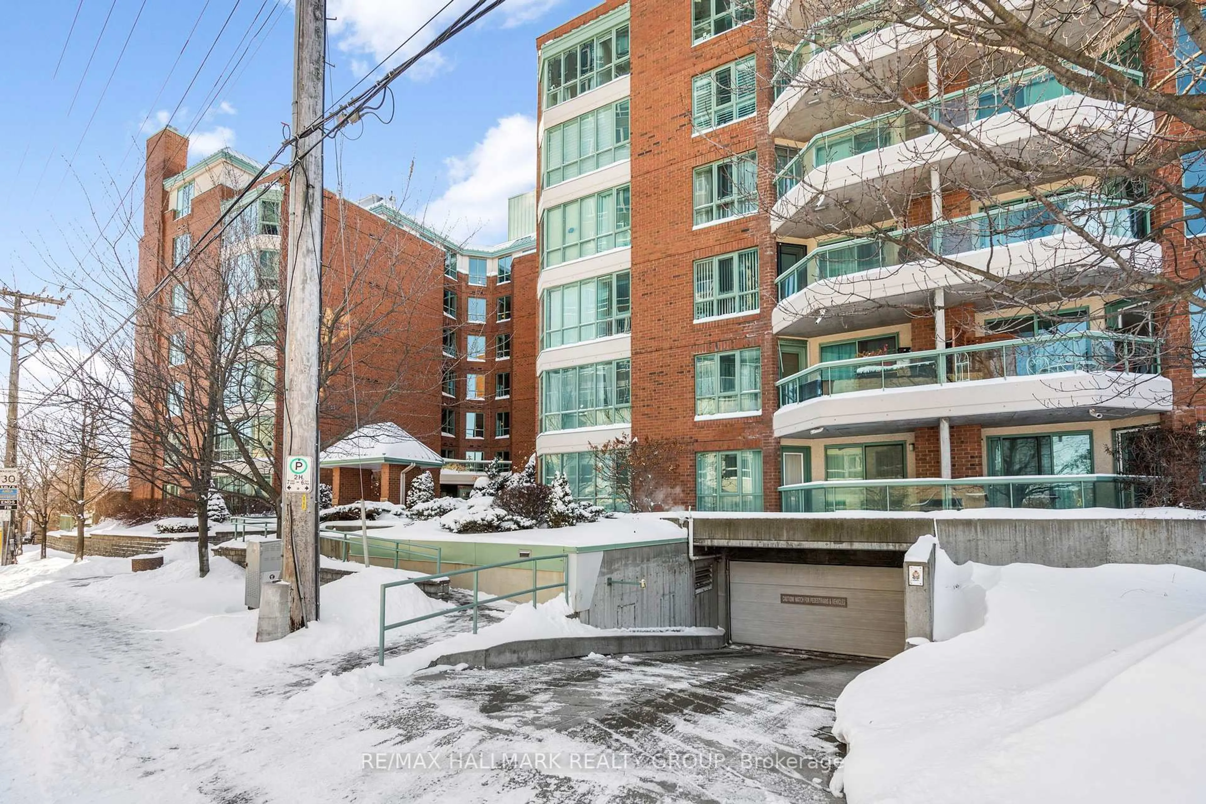 Patio, street for 540 Cambridge St #211, Ottawa Ontario K1S 5M7