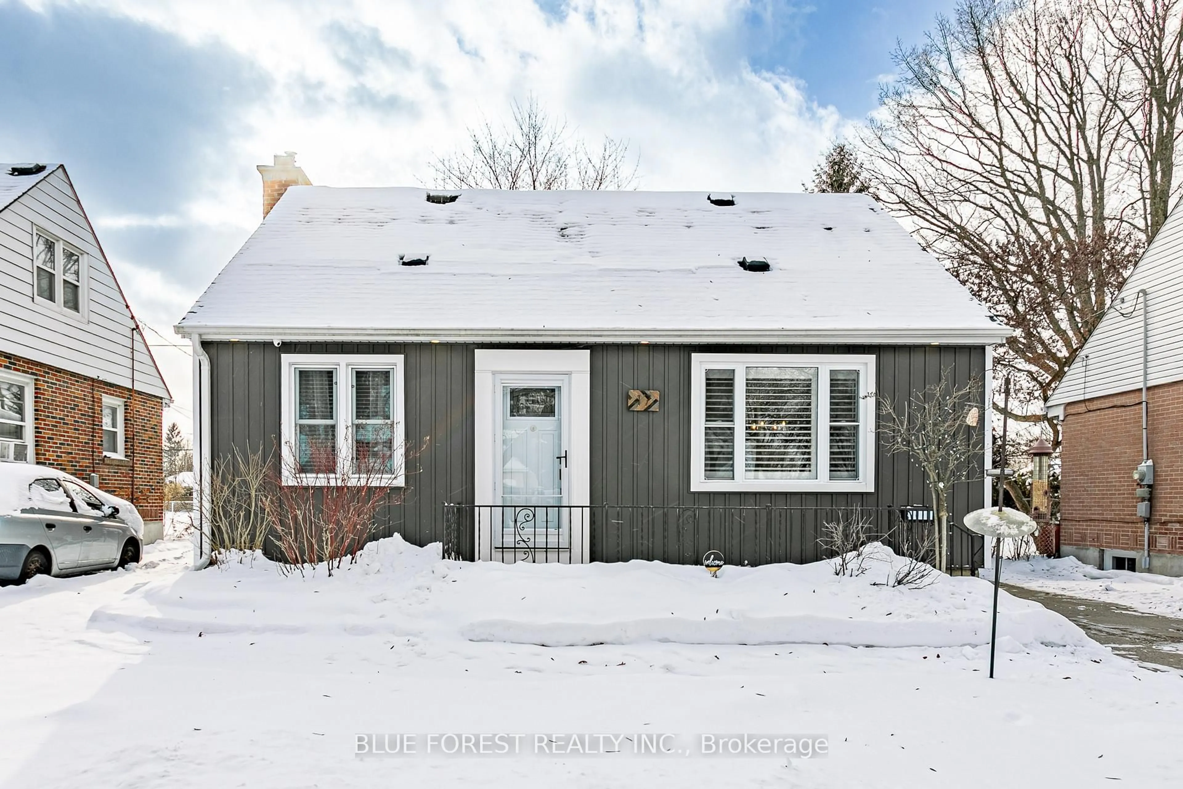 Home with vinyl exterior material, street for 17 Graham Cres, London East Ontario N5W 4L7