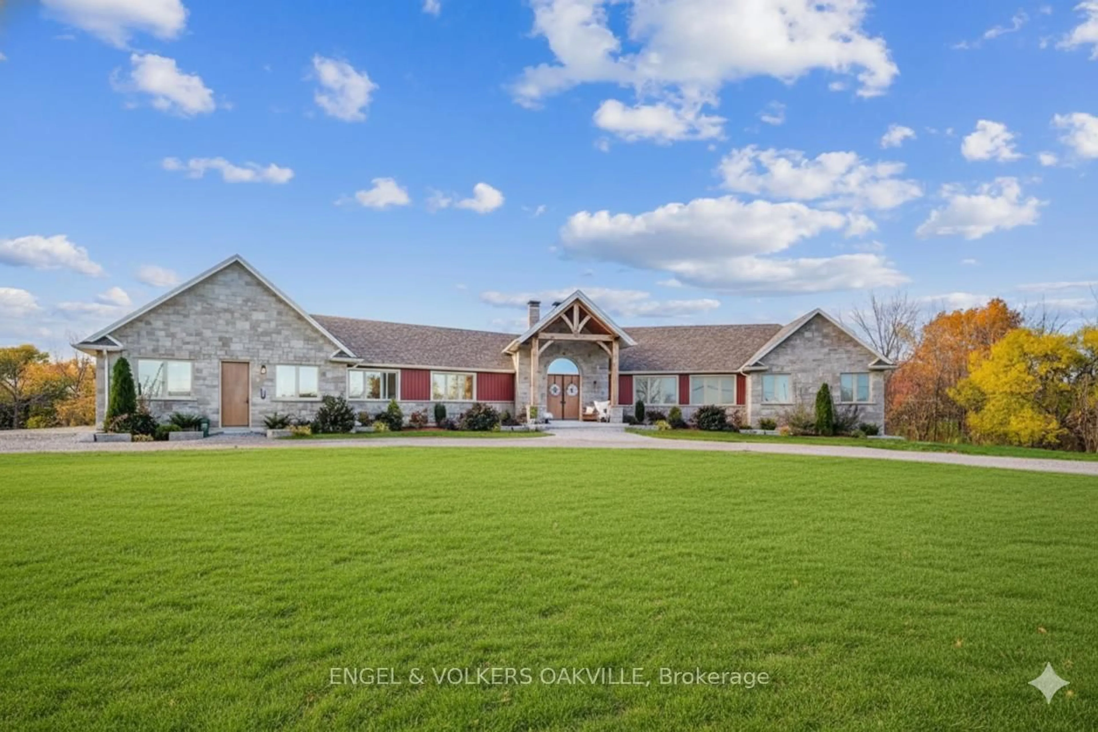 A pic from outside/outdoor area/front of a property/back of a property/a pic from drone, unknown for 4844 Cherry Ave, Lincoln Ontario L0R 1B1