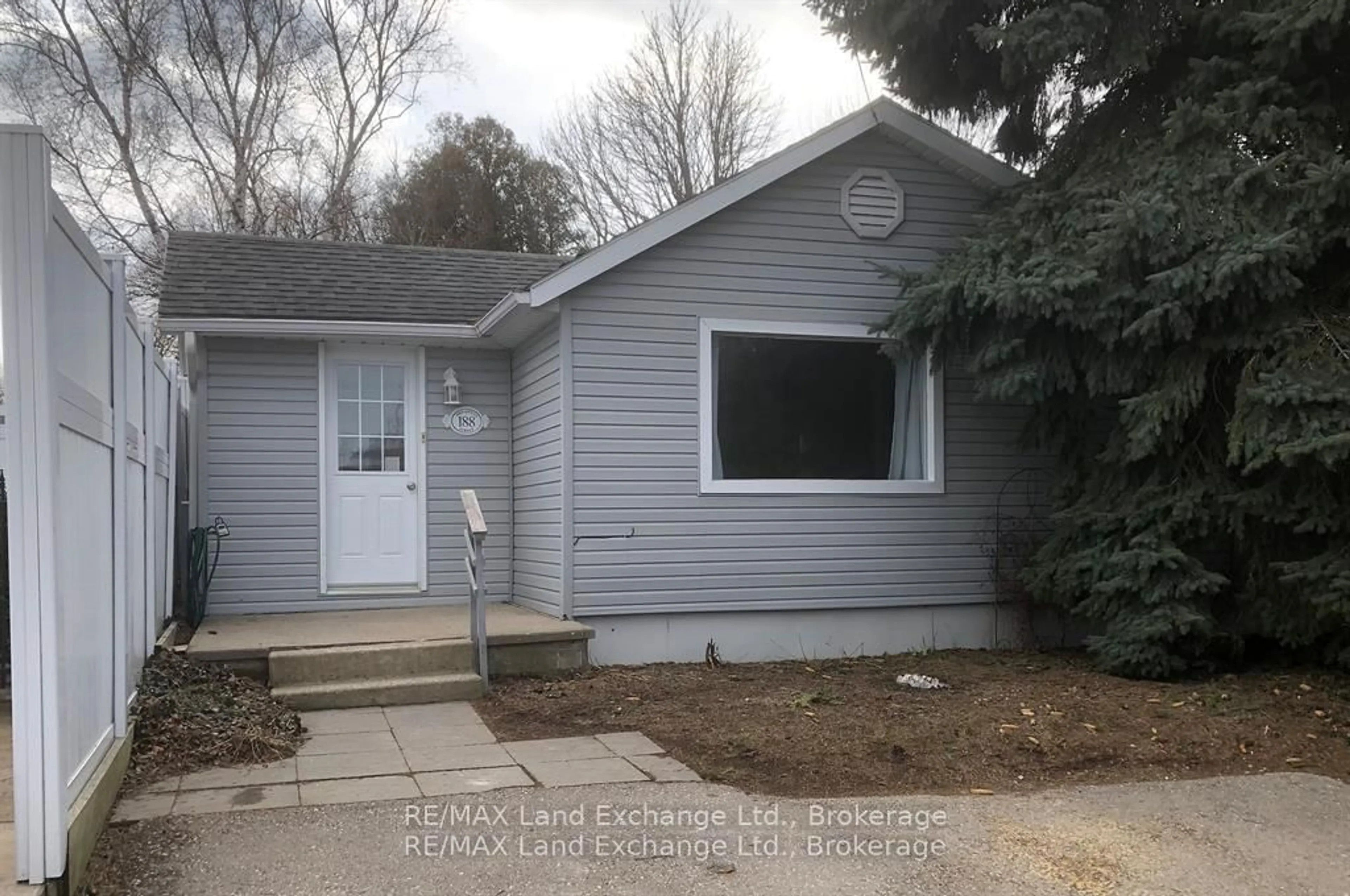 Home with vinyl exterior material, street for 188 Broadway St, Kincardine Ontario N2Z 2X9