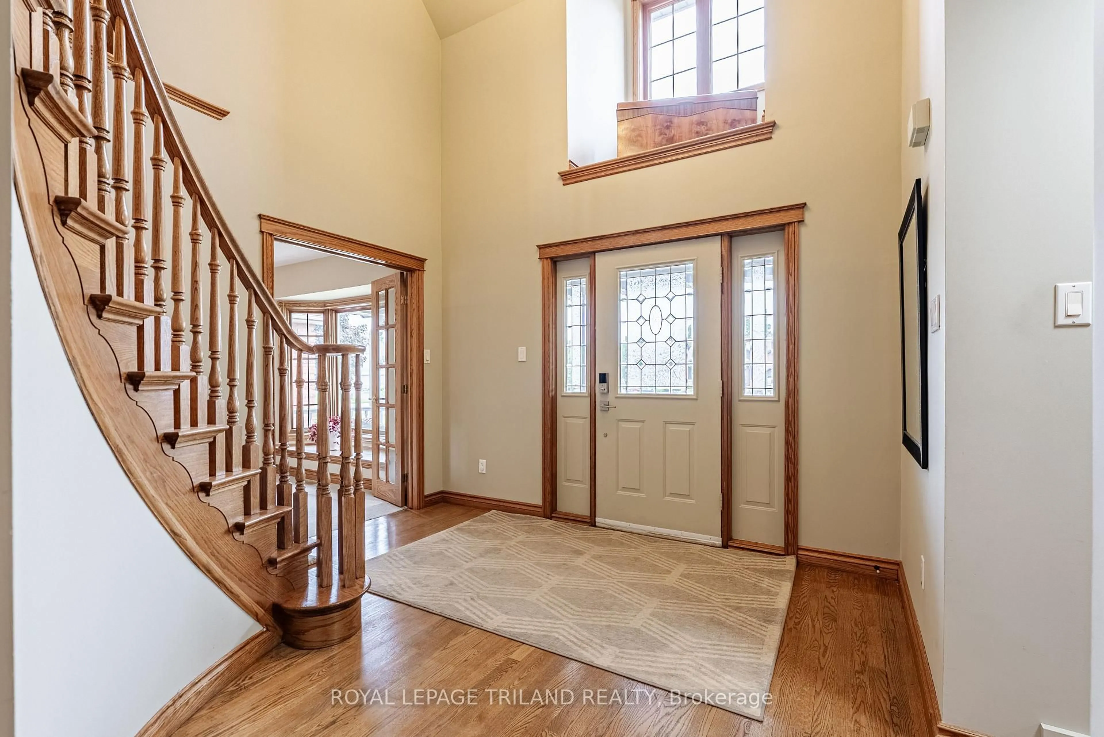 Indoor entryway for 47 Manley Dr, Thames Centre Ontario N0L 1G3