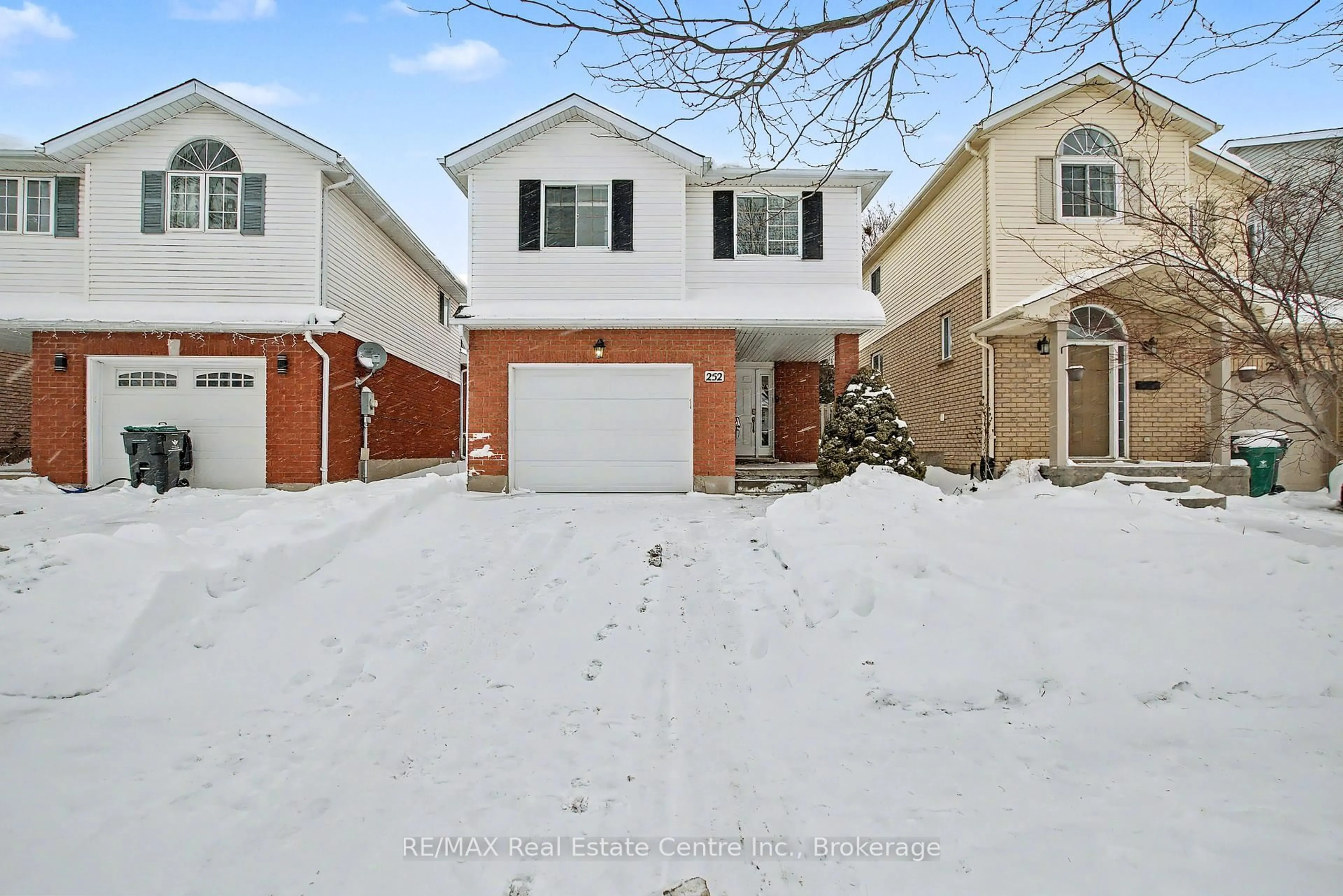 A pic from outside/outdoor area/front of a property/back of a property/a pic from drone, street for 252 Keewatin Ave, Kitchener Ontario N2B 3W4