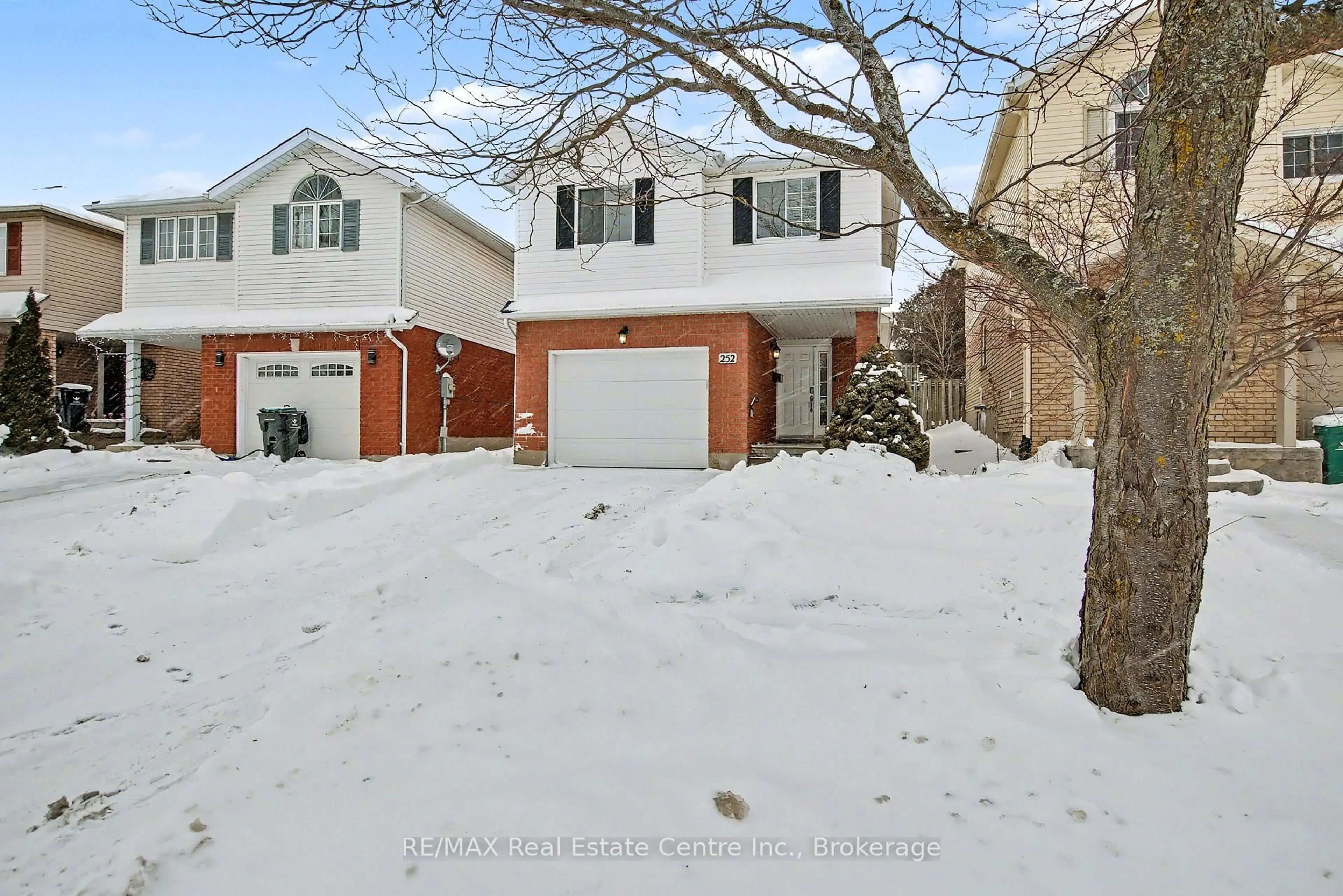 A pic from outside/outdoor area/front of a property/back of a property/a pic from drone, street for 252 Keewatin Ave, Kitchener Ontario N2B 3W4