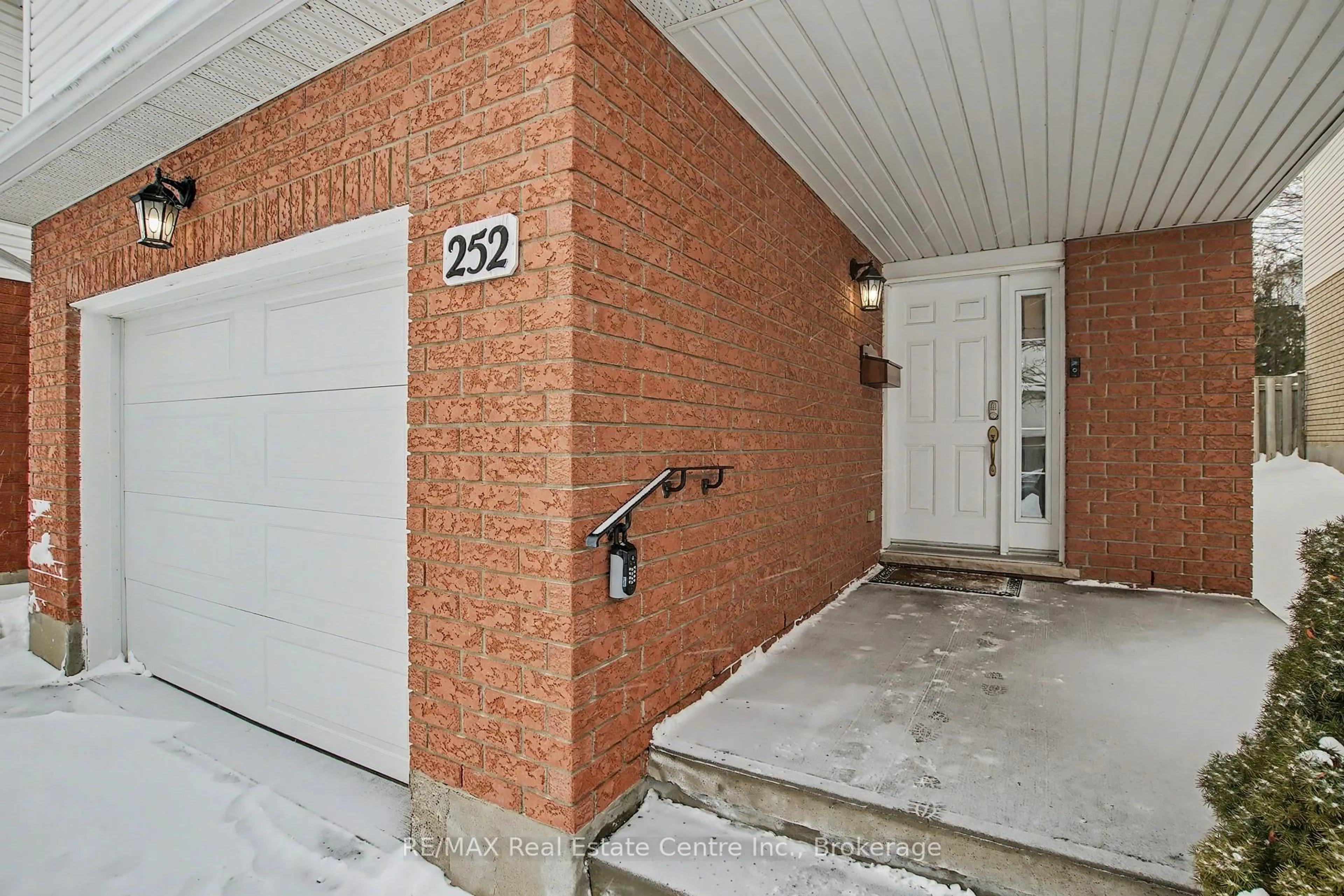 Unknown for 252 Keewatin Ave, Kitchener Ontario N2B 3W4