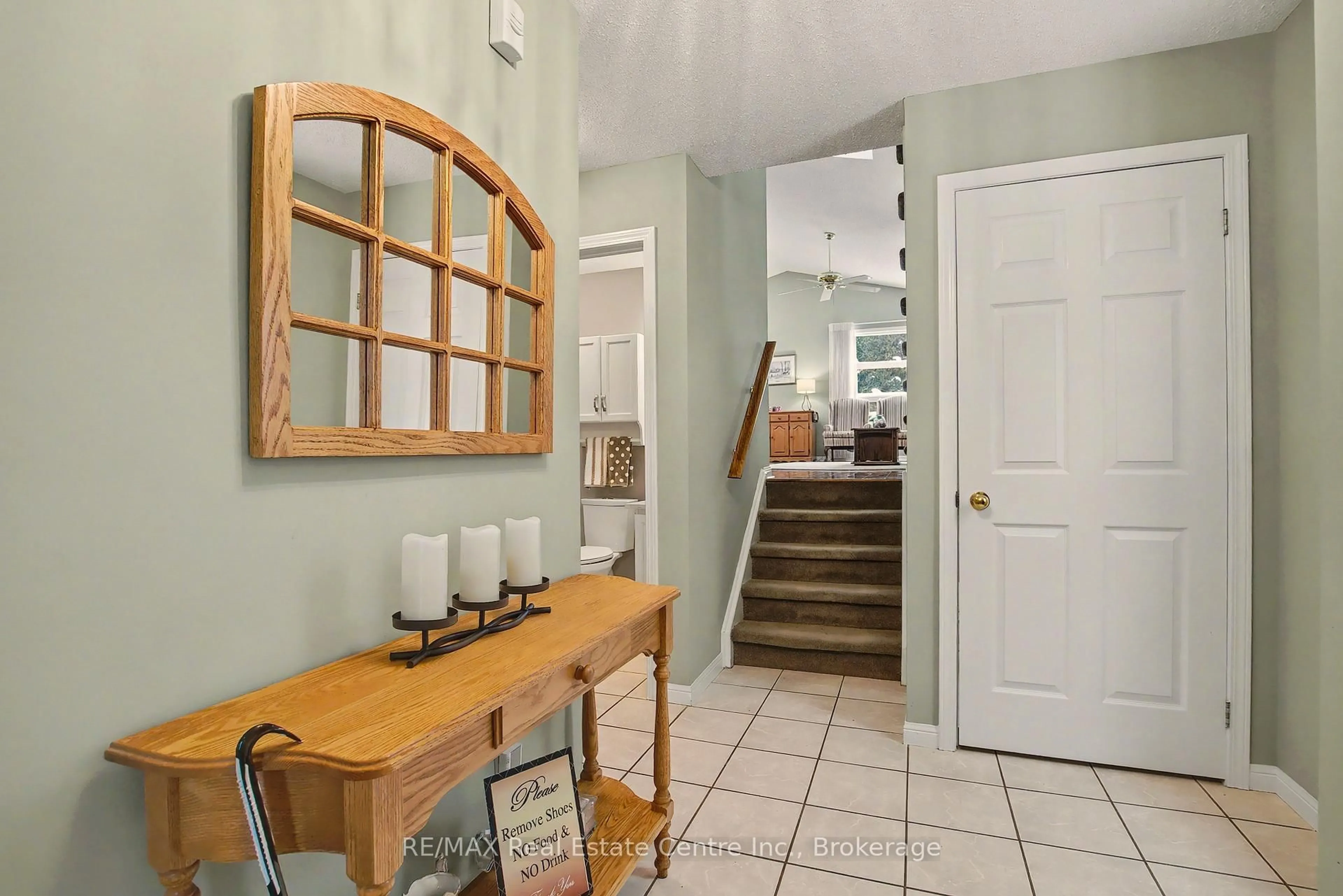 Indoor entryway for 252 Keewatin Ave, Kitchener Ontario N2B 3W4