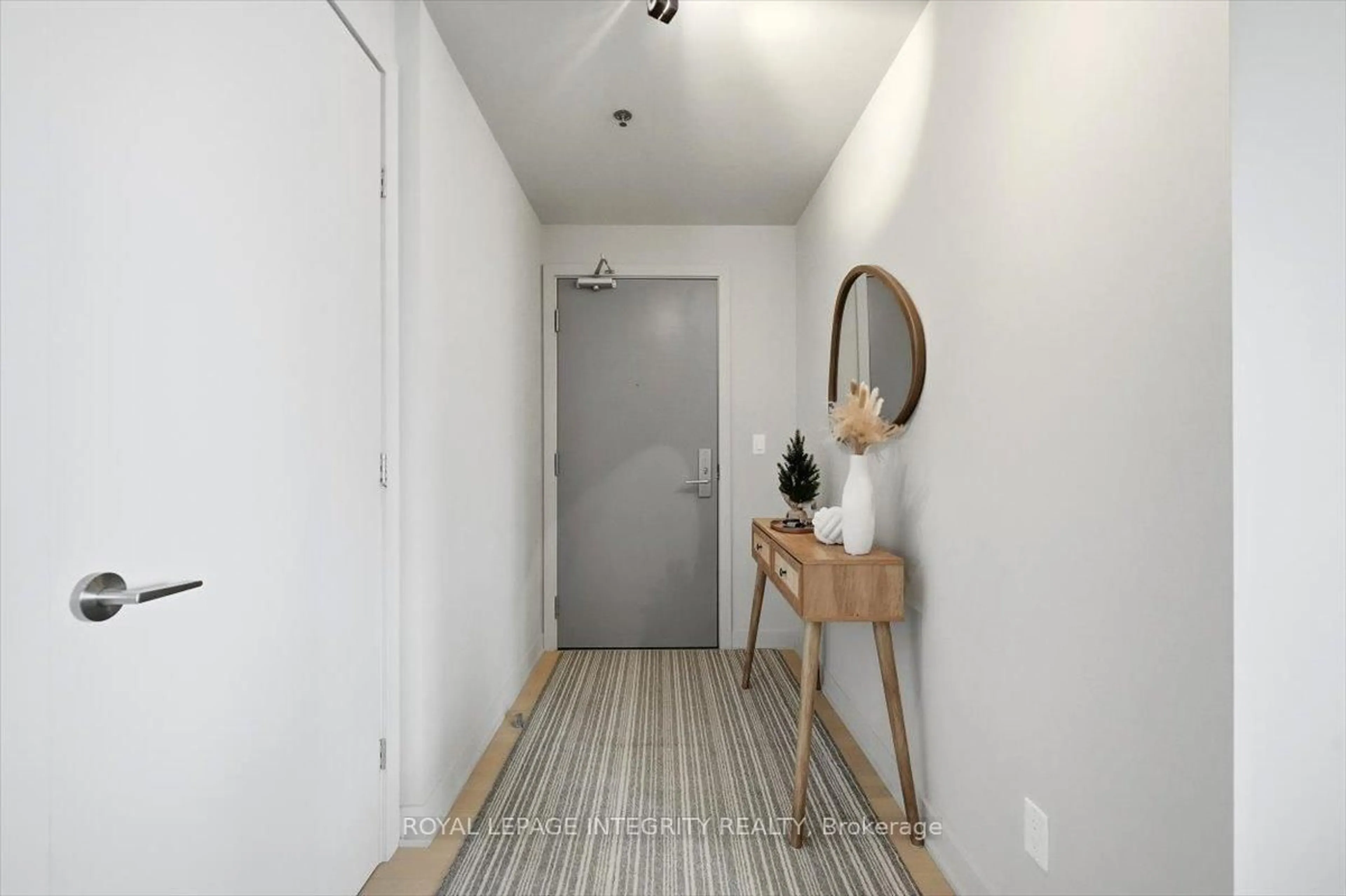 Indoor entryway for 203 Catherine St #602, Ottawa Ontario K2P 1J5