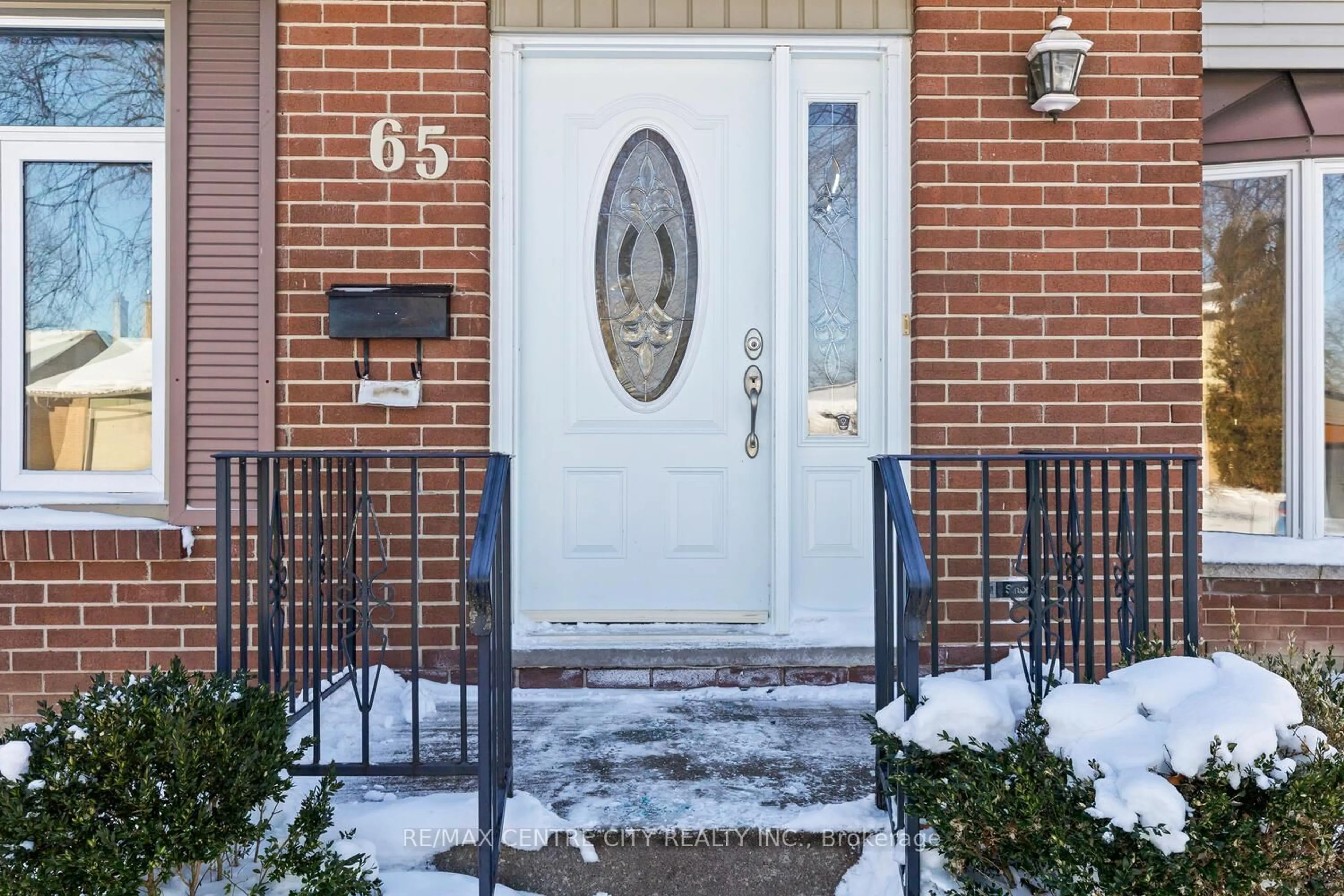Indoor entryway for 65 Paddock Green Cres, London South Ontario N6J 3P6
