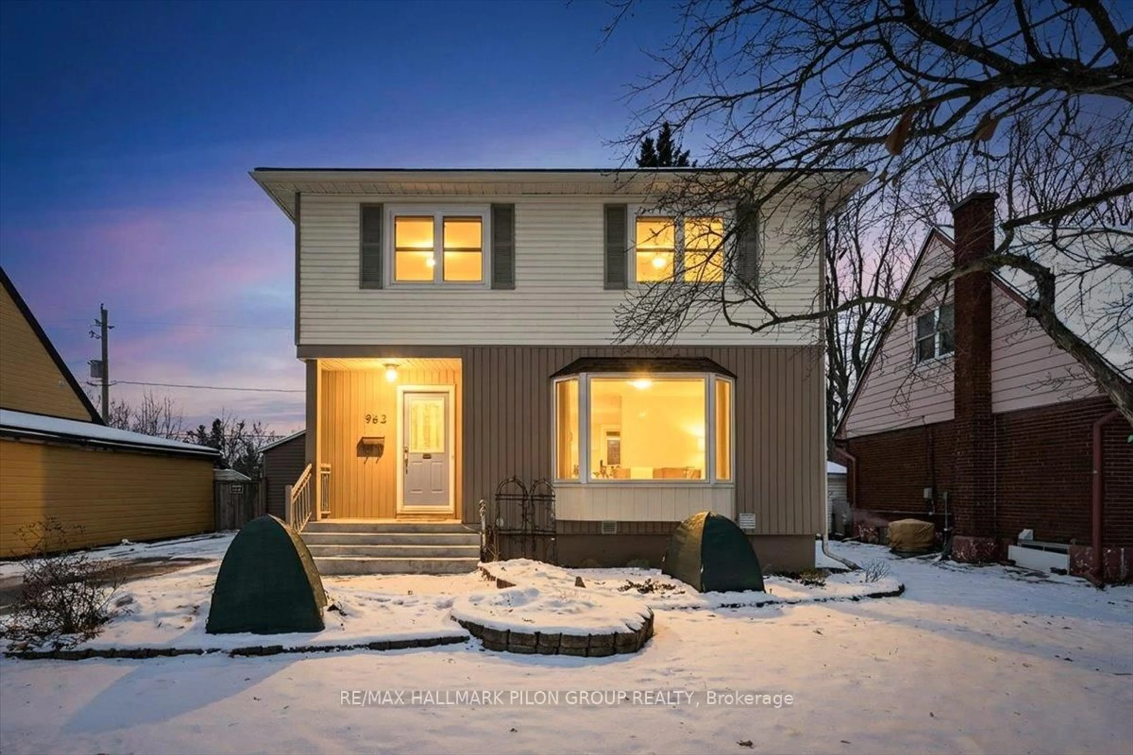 Home with brick exterior material, street for 962 Weston Dr, Ottawa Ontario K1G 1X2