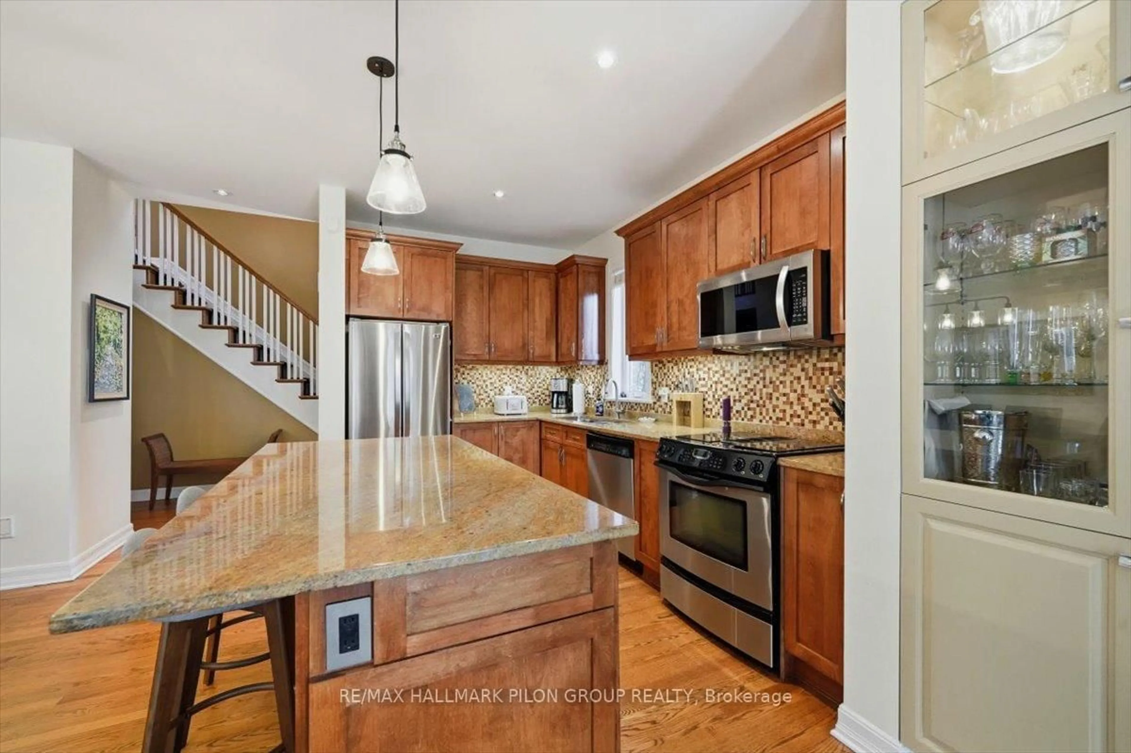 Open concept kitchen, ceramic/tile floor for 2380 Virginia Dr, Ottawa Ontario K1H 6S2