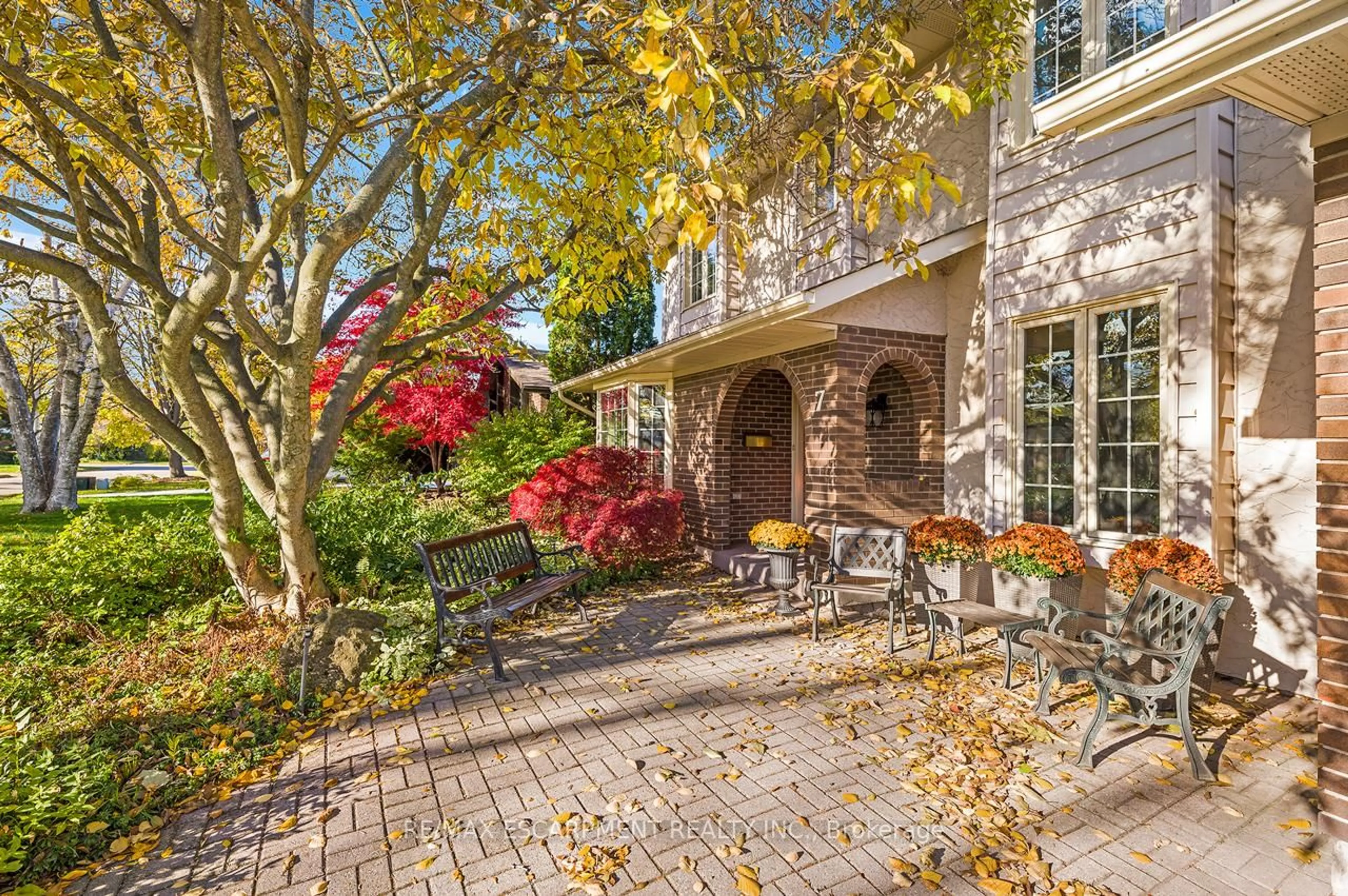 Patio, street for 7 OLD OXFORD Rd, St. Catharines Ontario L2M 2J7