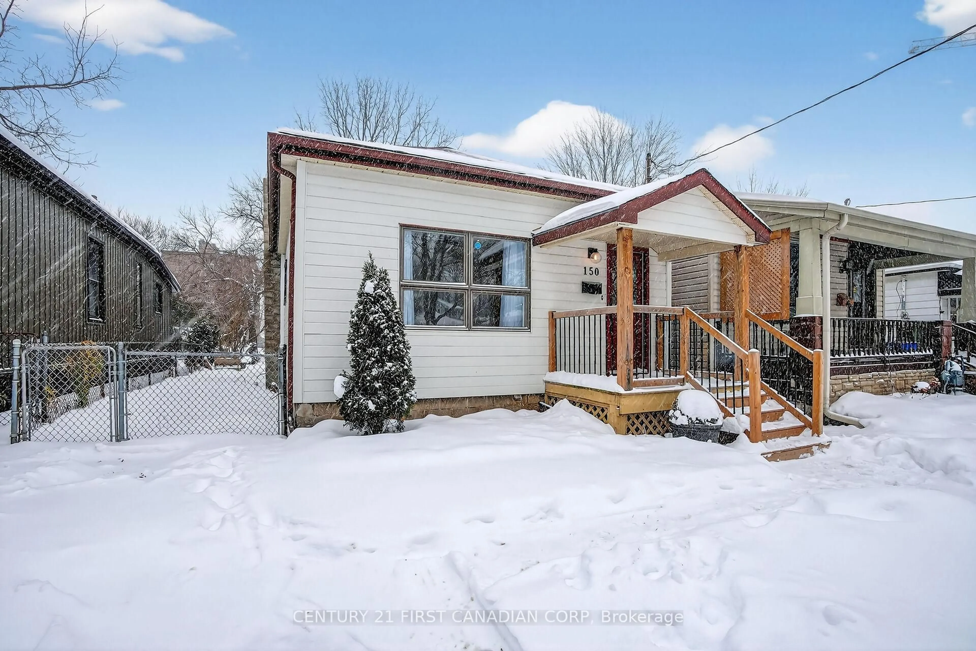 Home with vinyl exterior material, street for 150 Colborne St, London East Ontario N6B 2R9