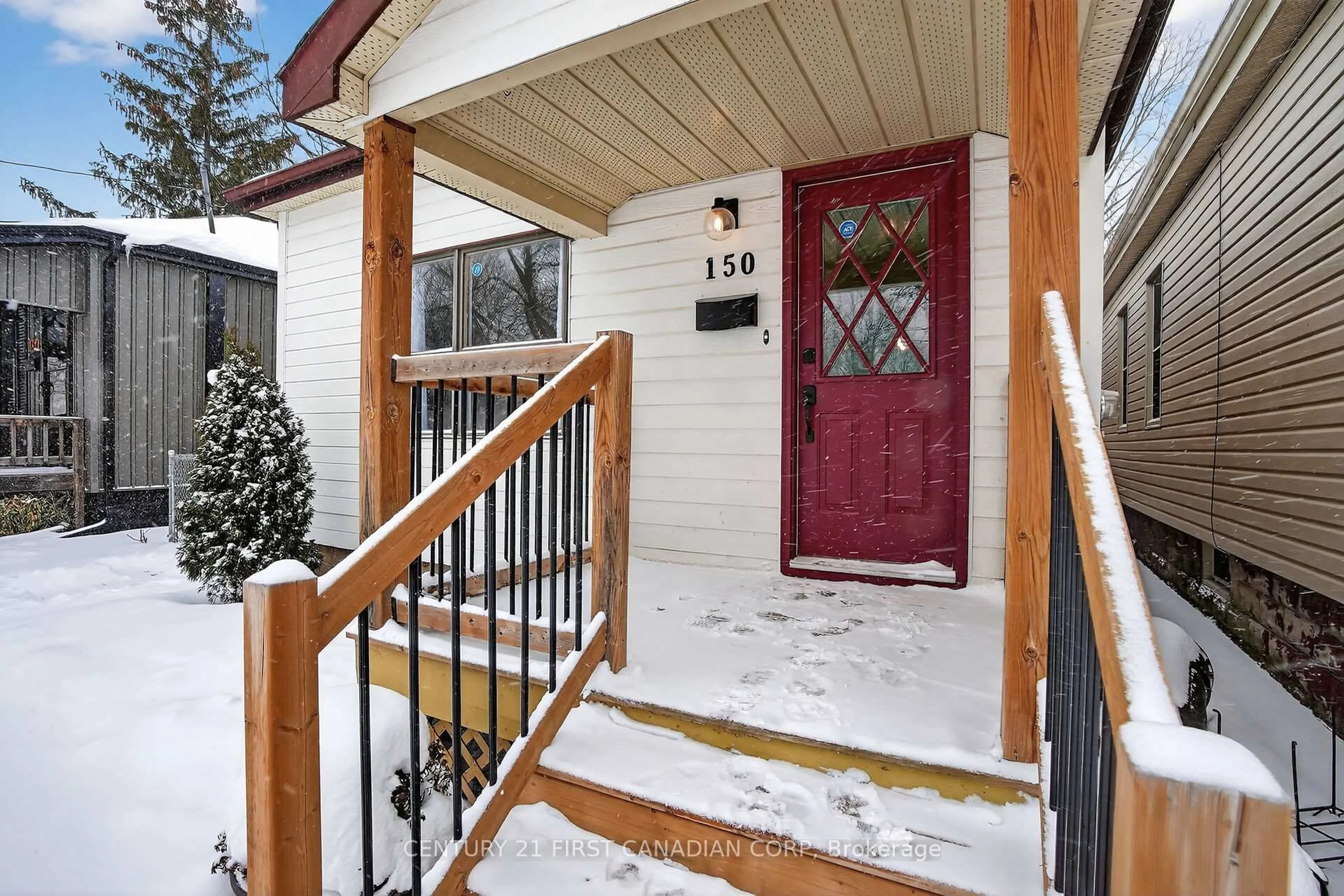 Indoor entryway for 150 Colborne St, London East Ontario N6B 2R9