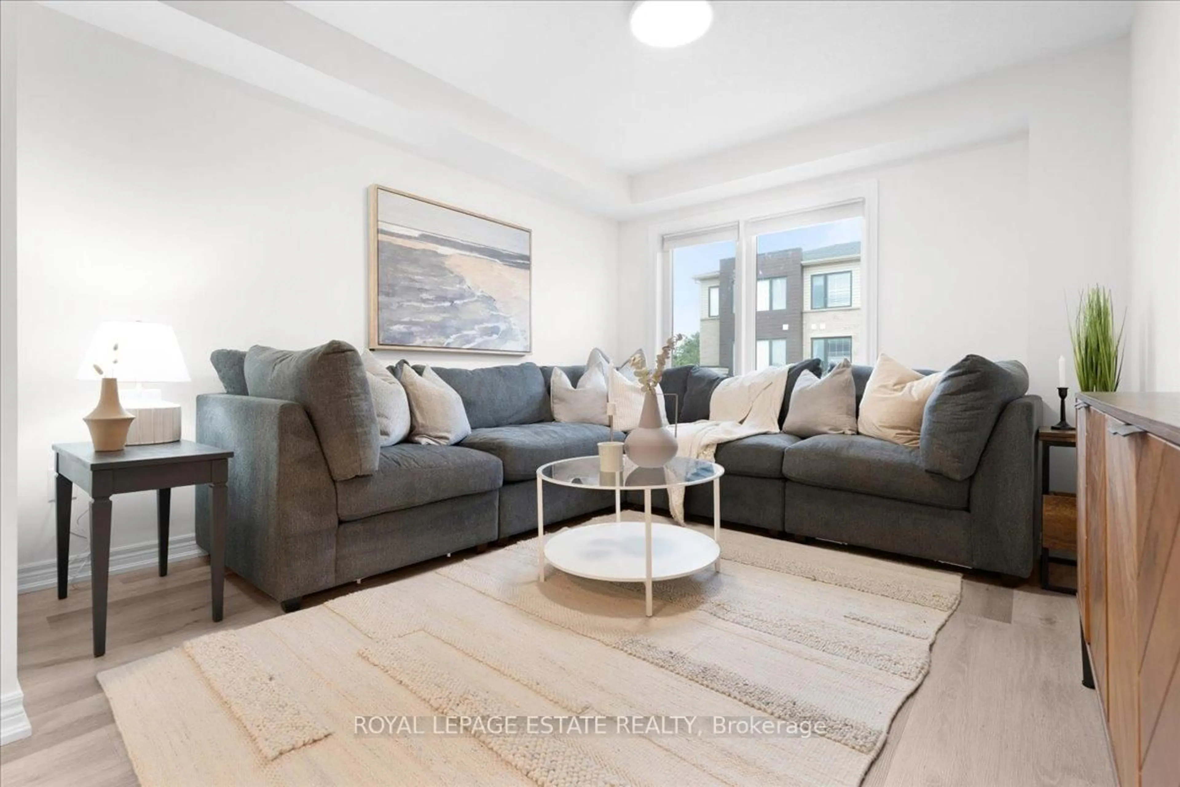 Living room with furniture, unknown for 39 Radison Lane, Hamilton Ontario L8H 0B5