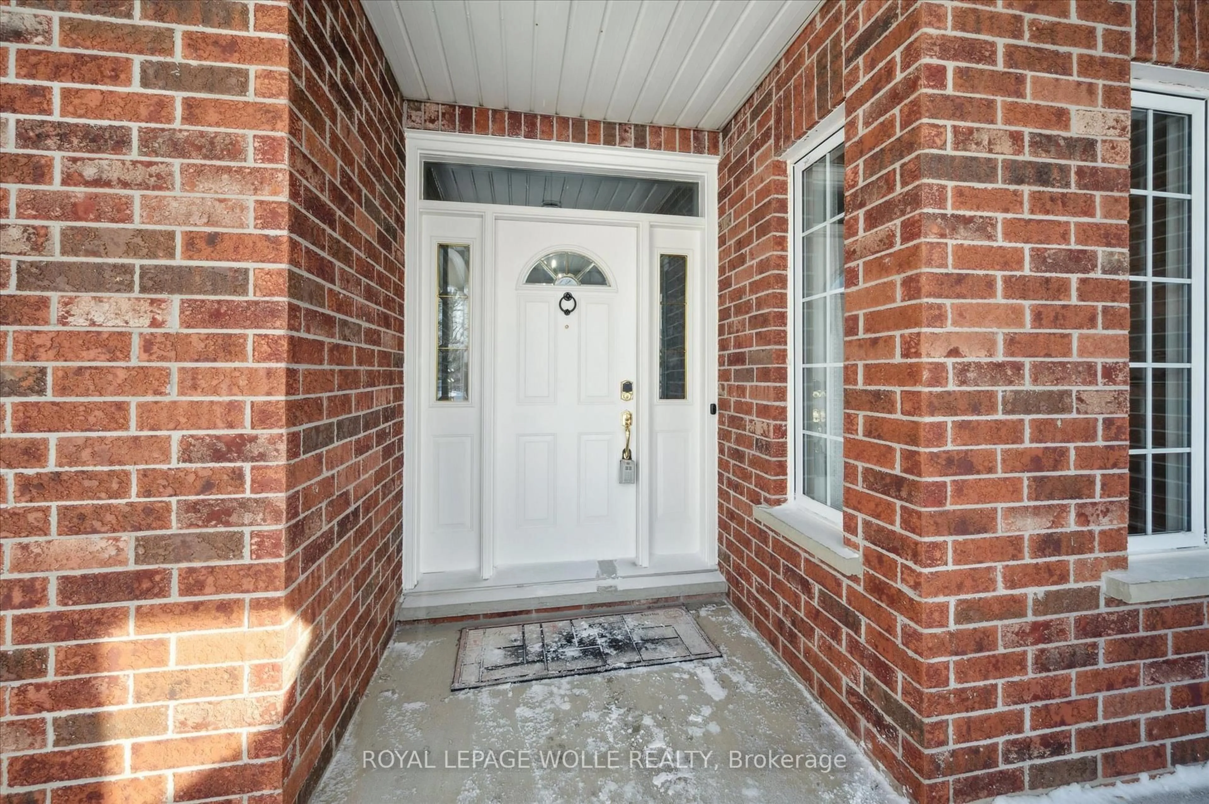 Indoor entryway for 144 Golf Links Dr, Wilmot Ontario N3A 3P1