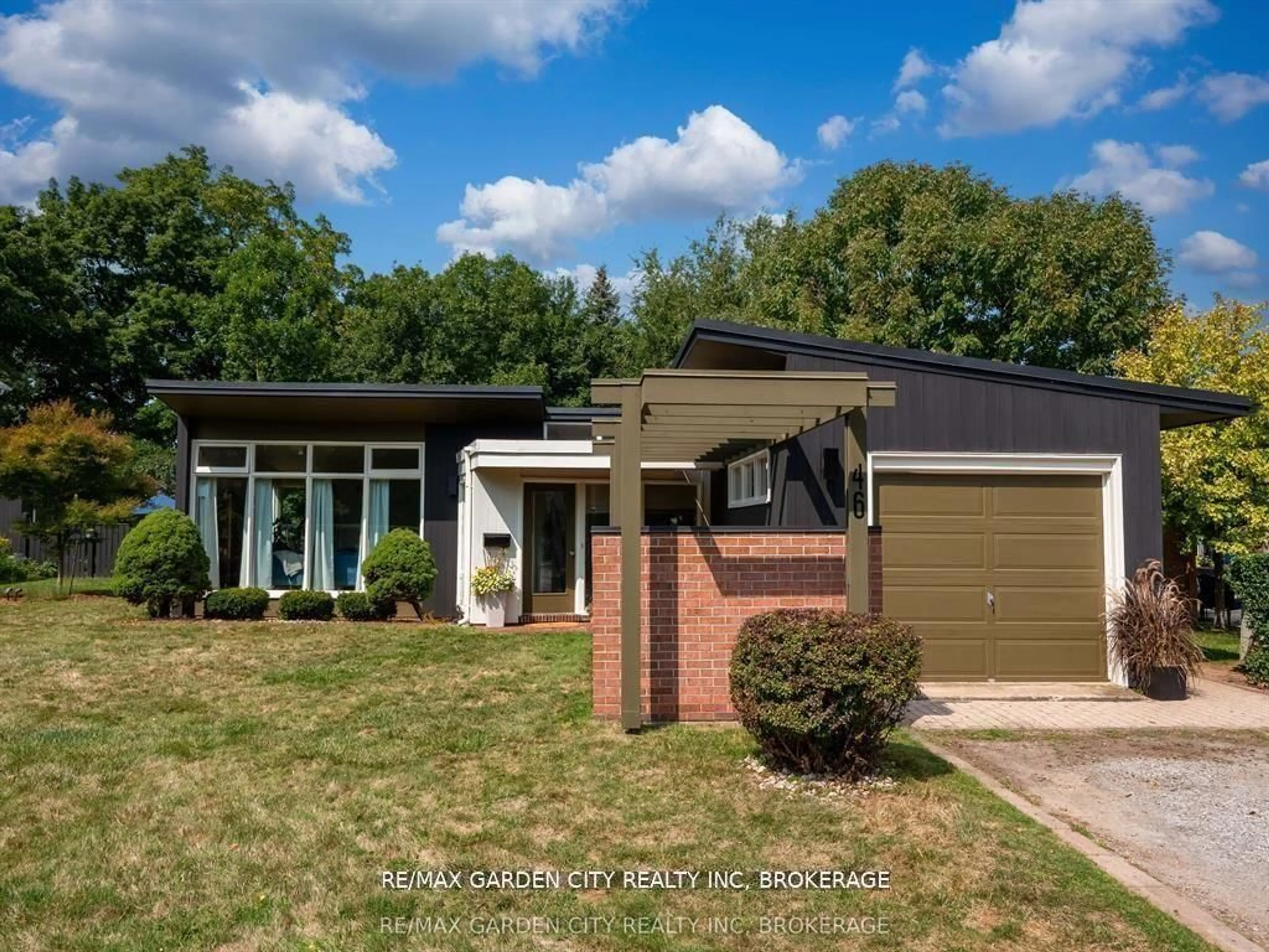 Home with brick exterior material, street for 46 HENLEY Dr, St. Catharines Ontario L2N 4A9