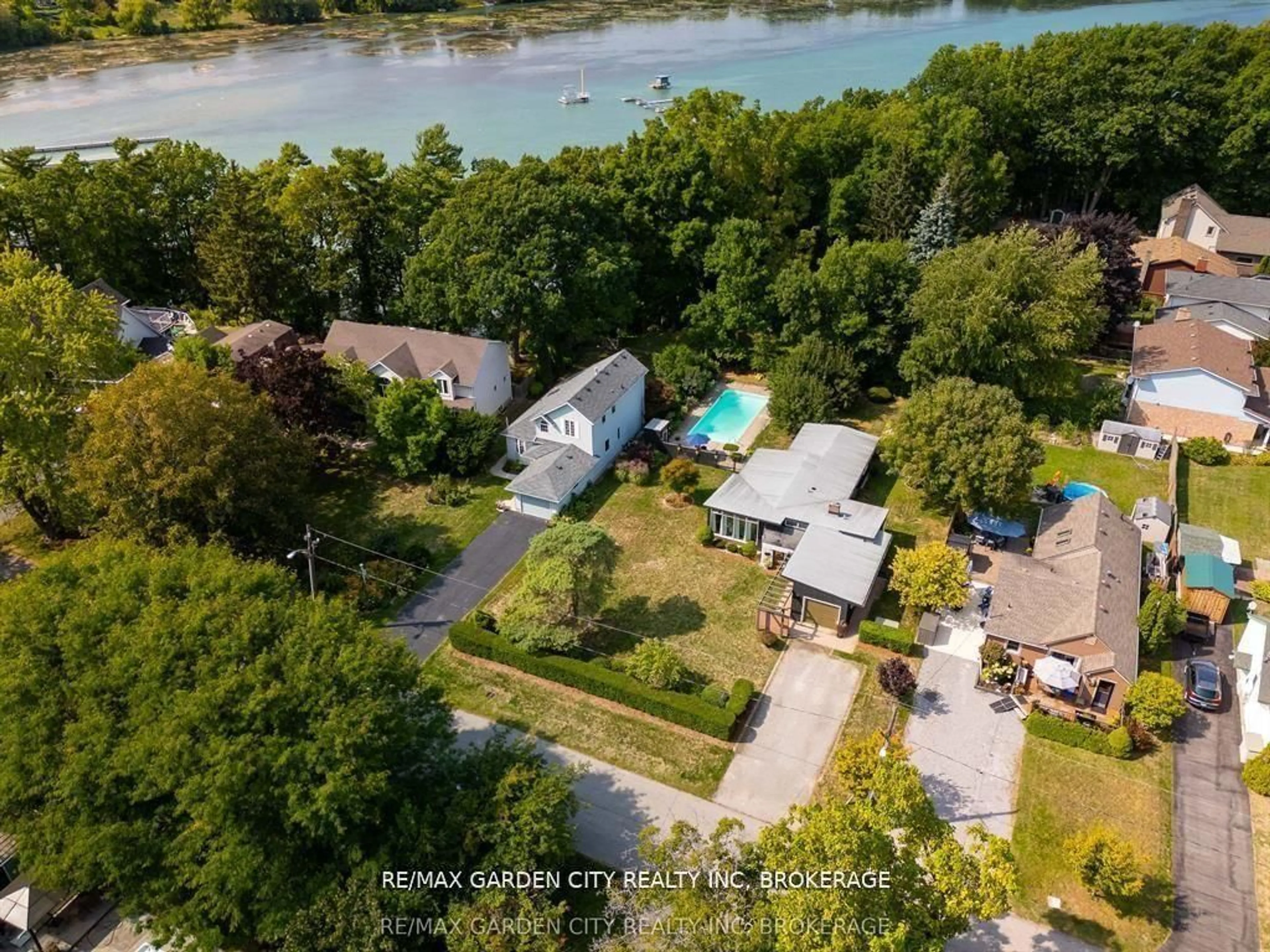 A pic from outside/outdoor area/front of a property/back of a property/a pic from drone, water/lake/river/ocean view for 46 HENLEY Dr, St. Catharines Ontario L2N 4A9