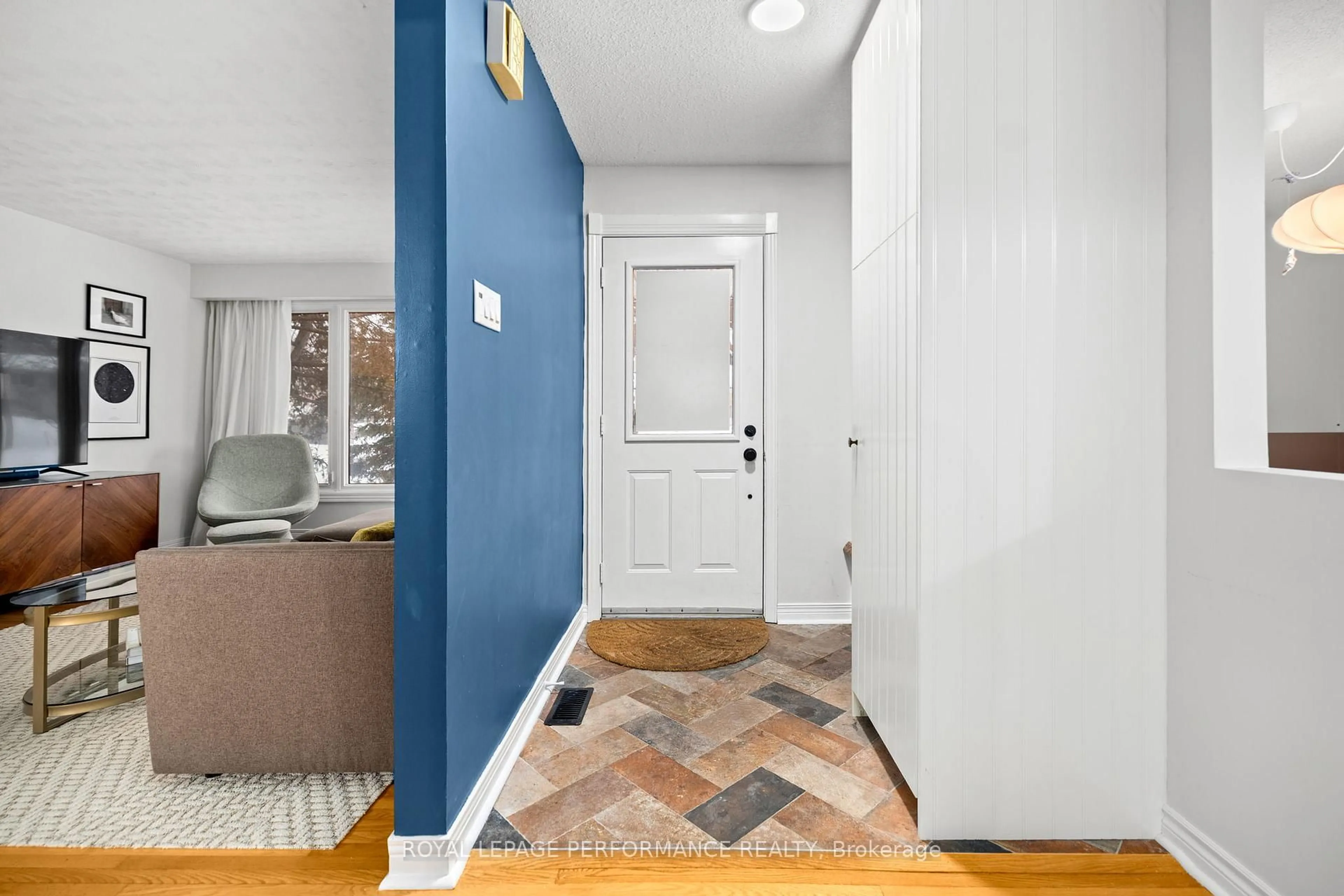 Indoor entryway for 39 Fielding Crt, Ottawa Ontario K1V 7H2