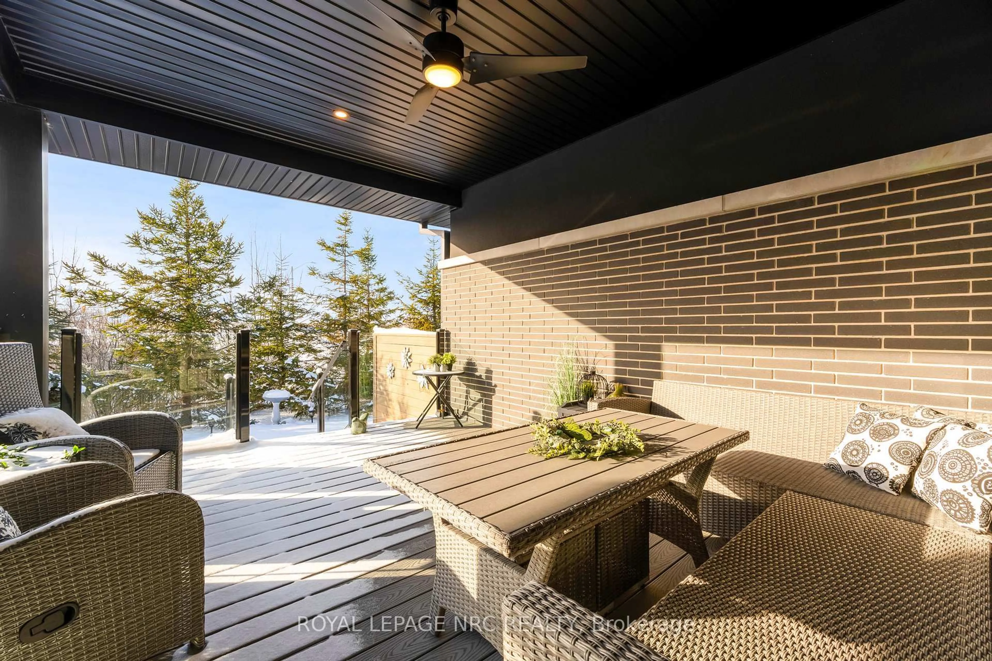 Patio, unknown for 15 Taliesin Tr, Welland Ontario L3C 0H5