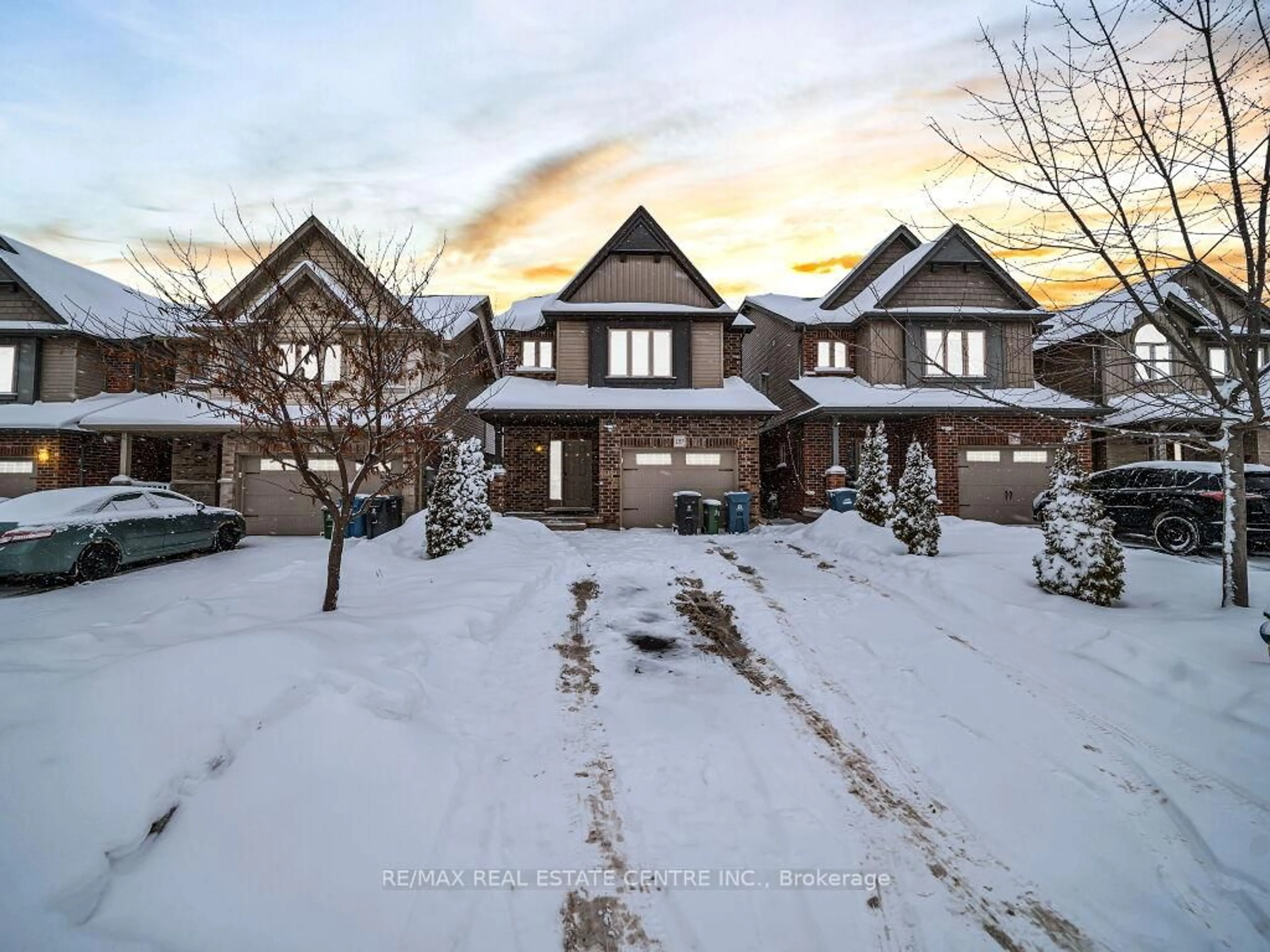 A pic from outside/outdoor area/front of a property/back of a property/a pic from drone, street for 193 Summit Ridge Dr, Guelph Ontario N1E 0M1
