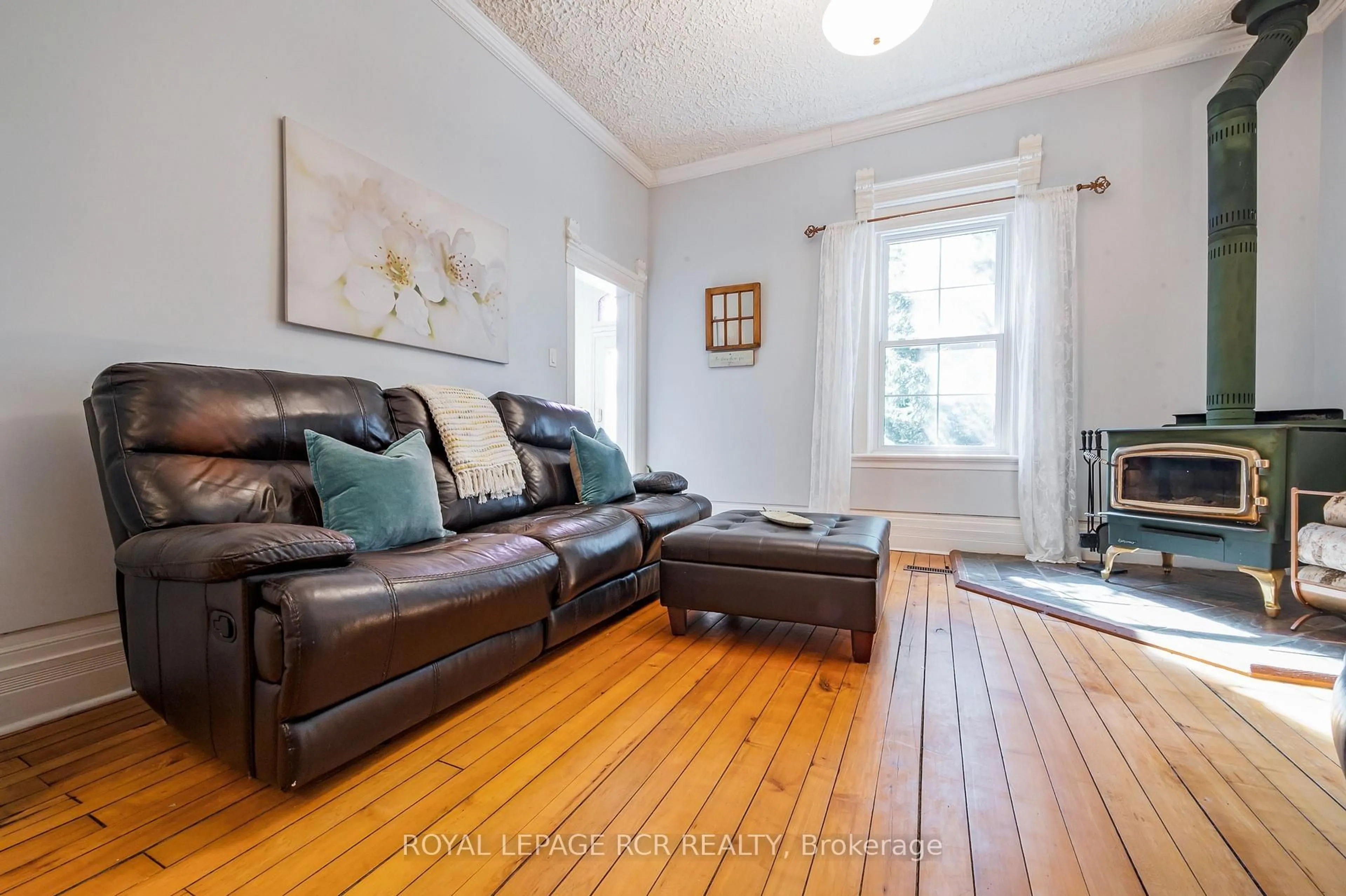 Living room with furniture, unknown for 91 French Dr, Mono Ontario L9W 6T2