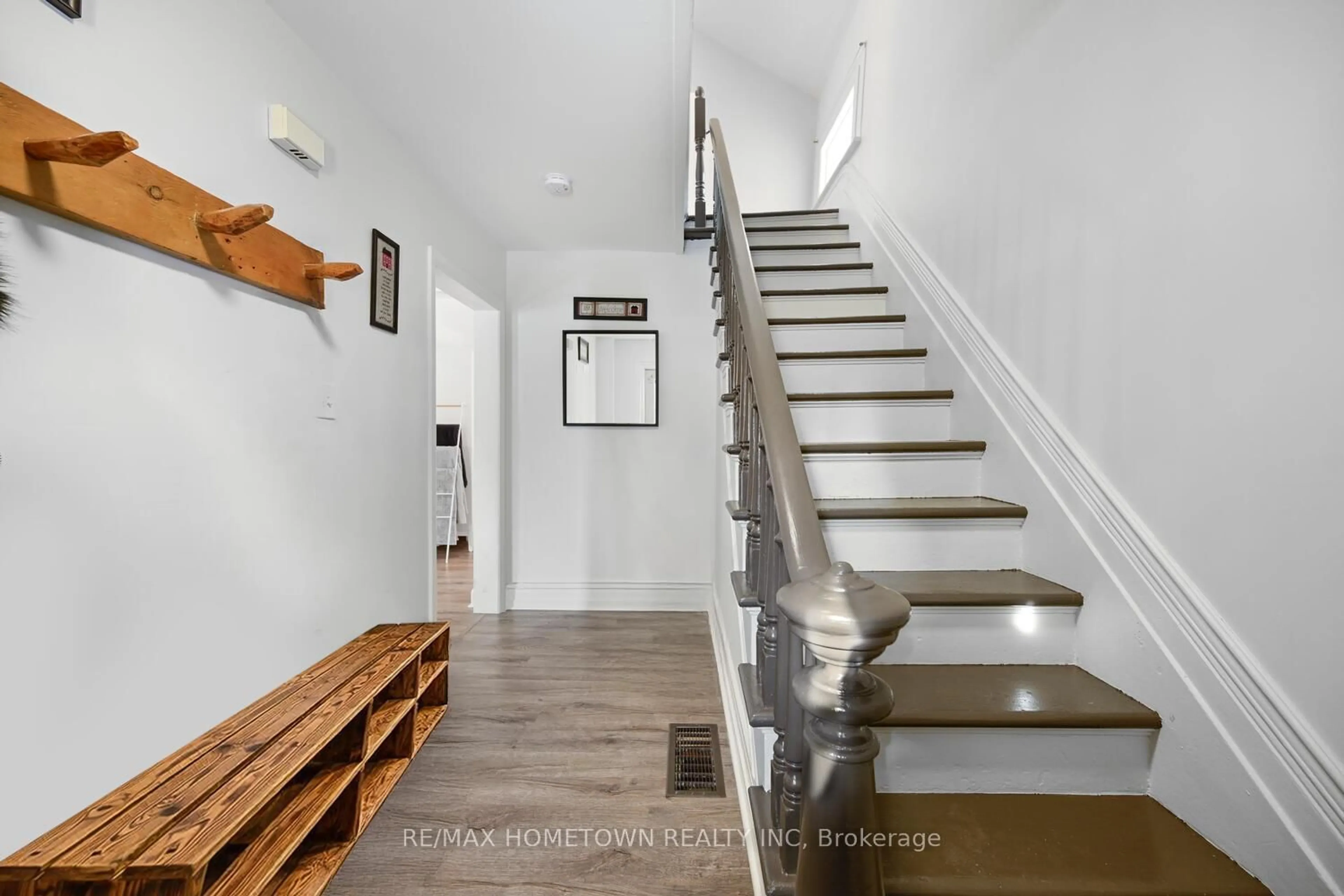 Stairs for 204 Wood St, Prescott Ontario K0E 1T0