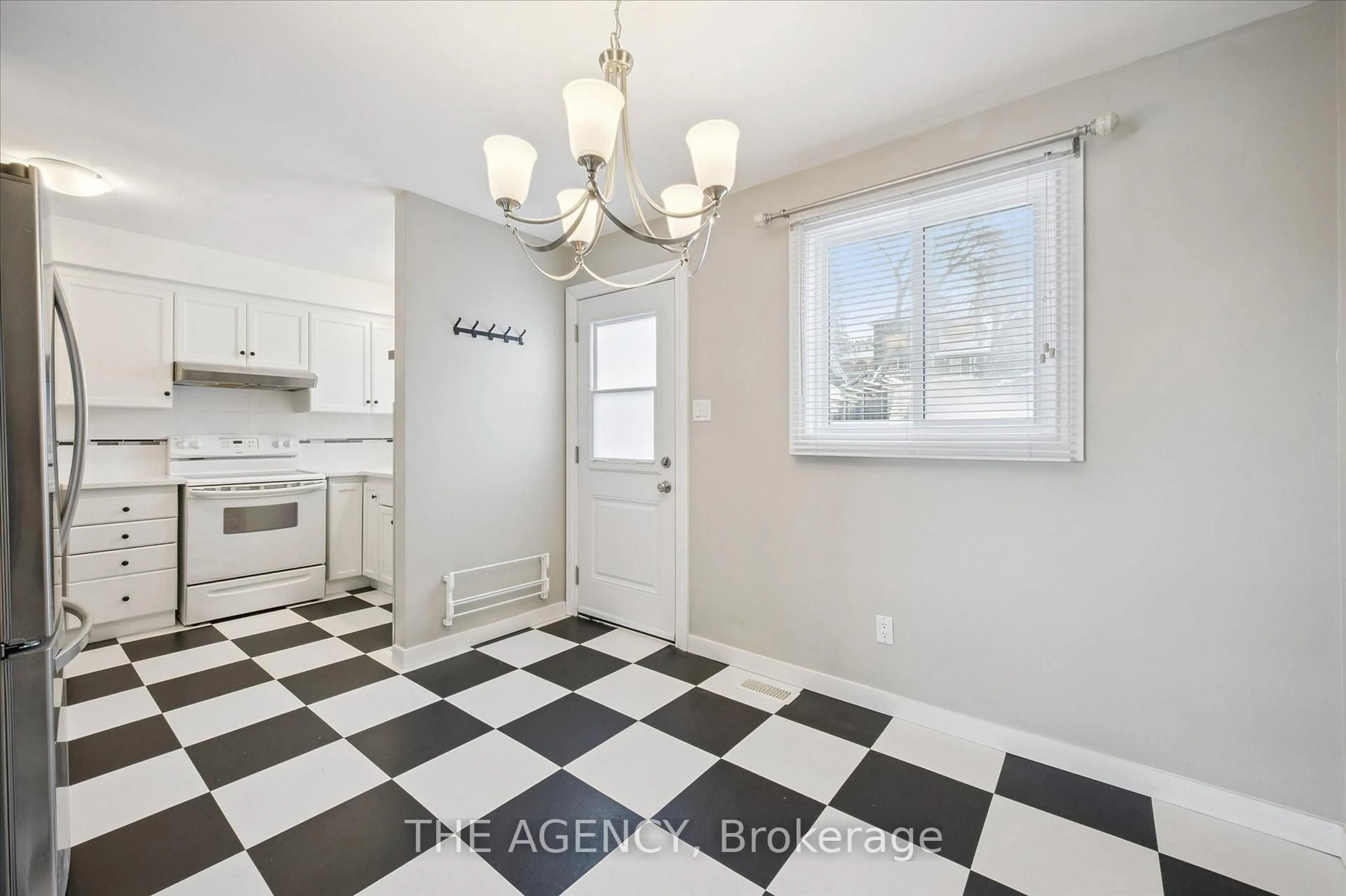 Unknown for 126 Queen St, Cambridge Ontario N3C 2B2