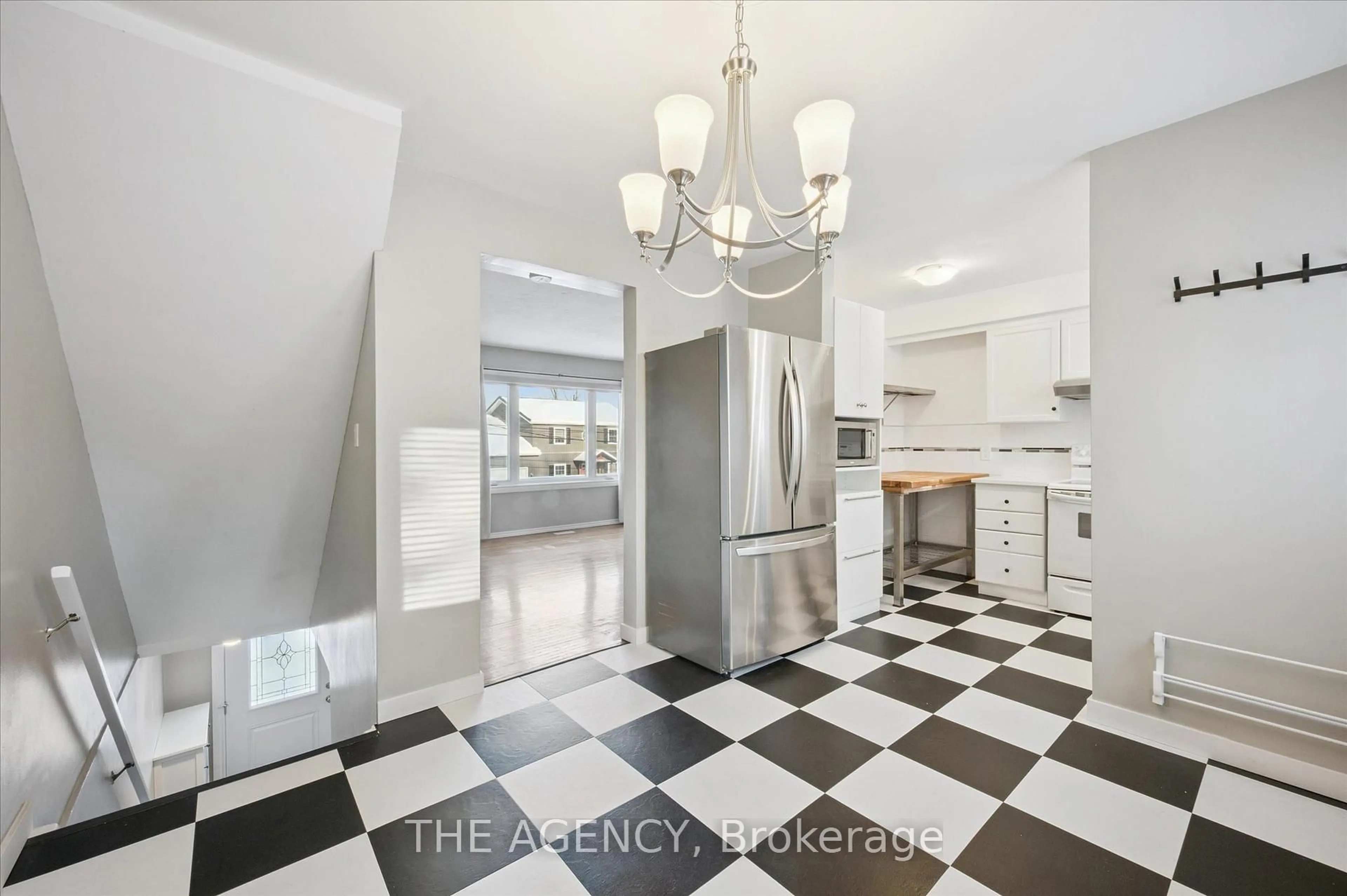 Unknown for 126 Queen St, Cambridge Ontario N3C 2B2