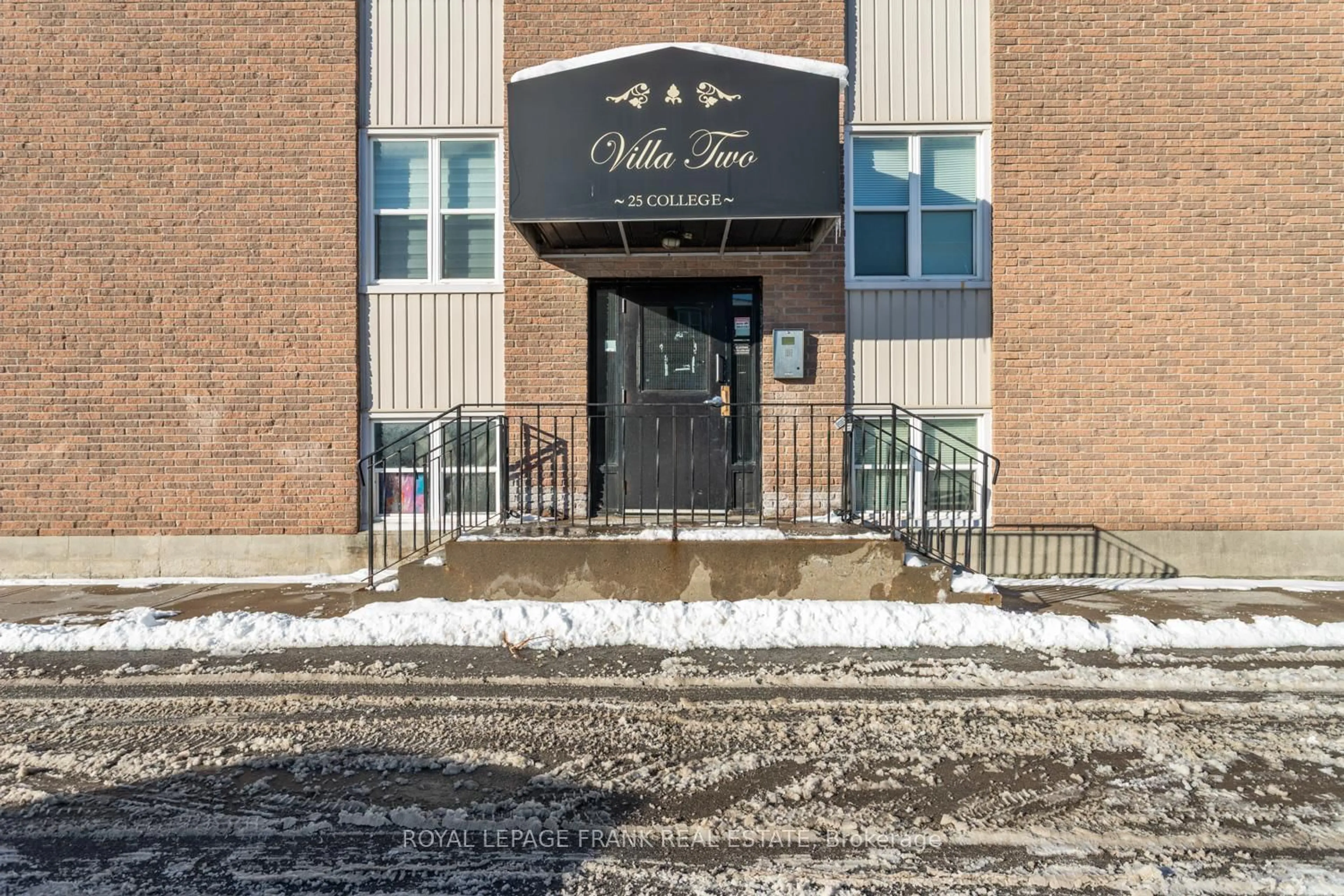 Indoor foyer for 25 College St #305, Belleville Ontario K8P 2E3