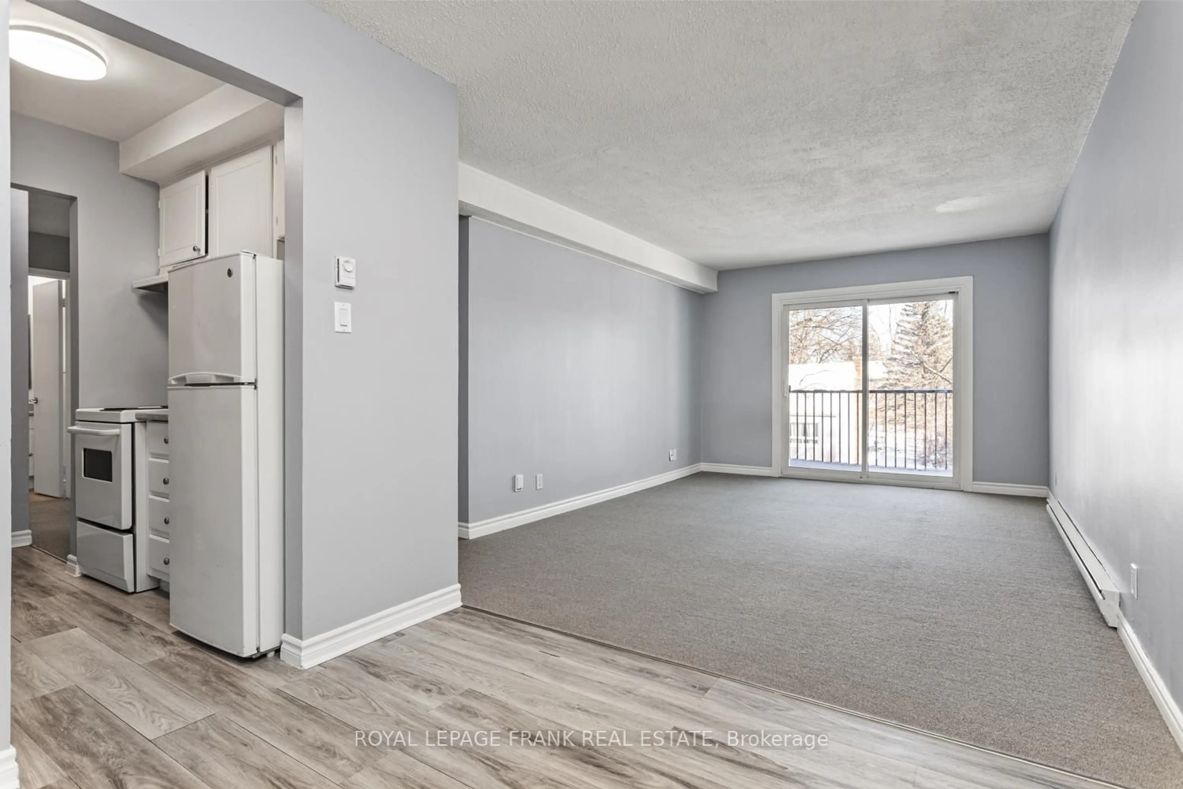 A pic of a room for 25 College St #305, Belleville Ontario K8P 2E3