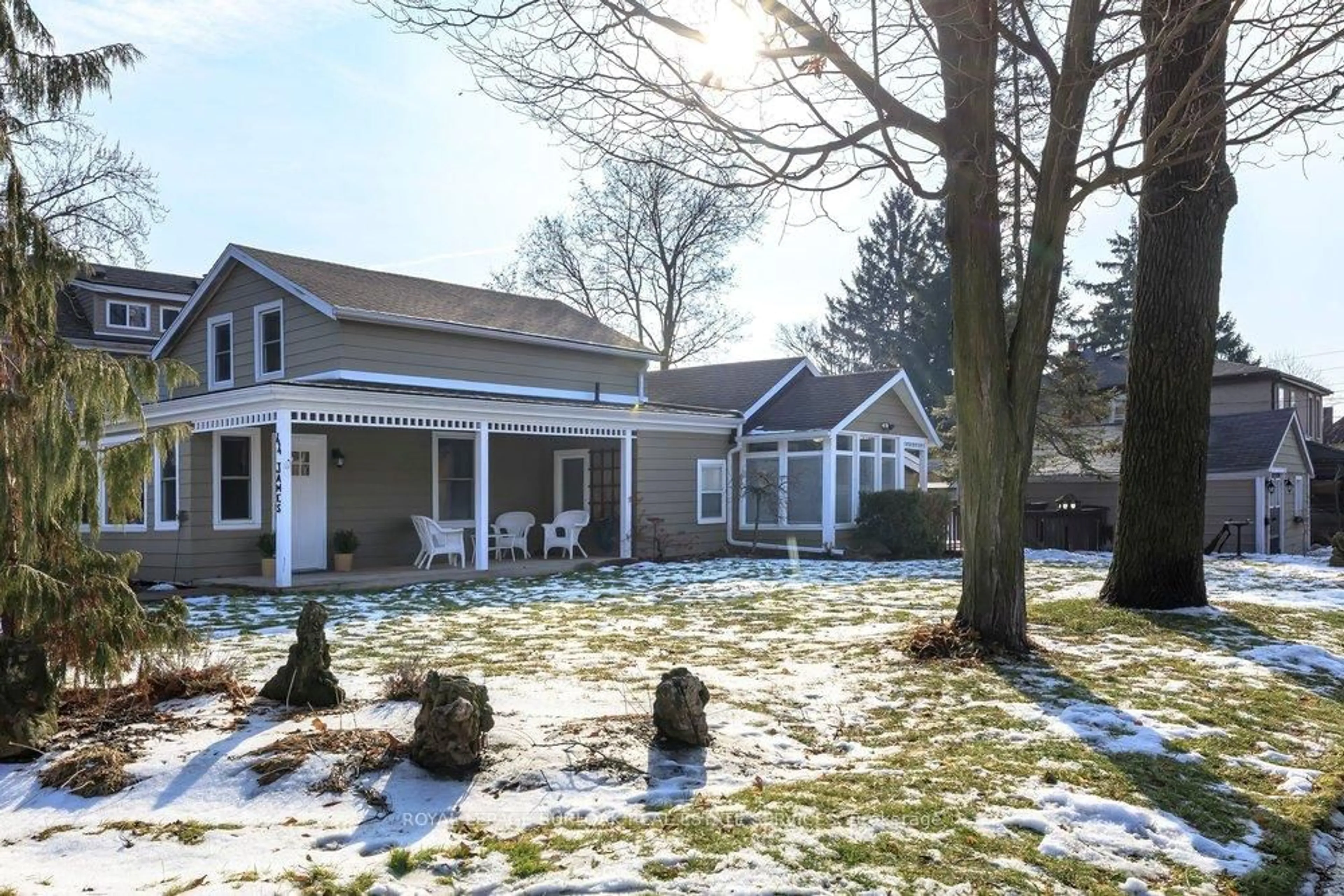 Patio, unknown for 44 James St, Hamilton Ontario L9H 2J6