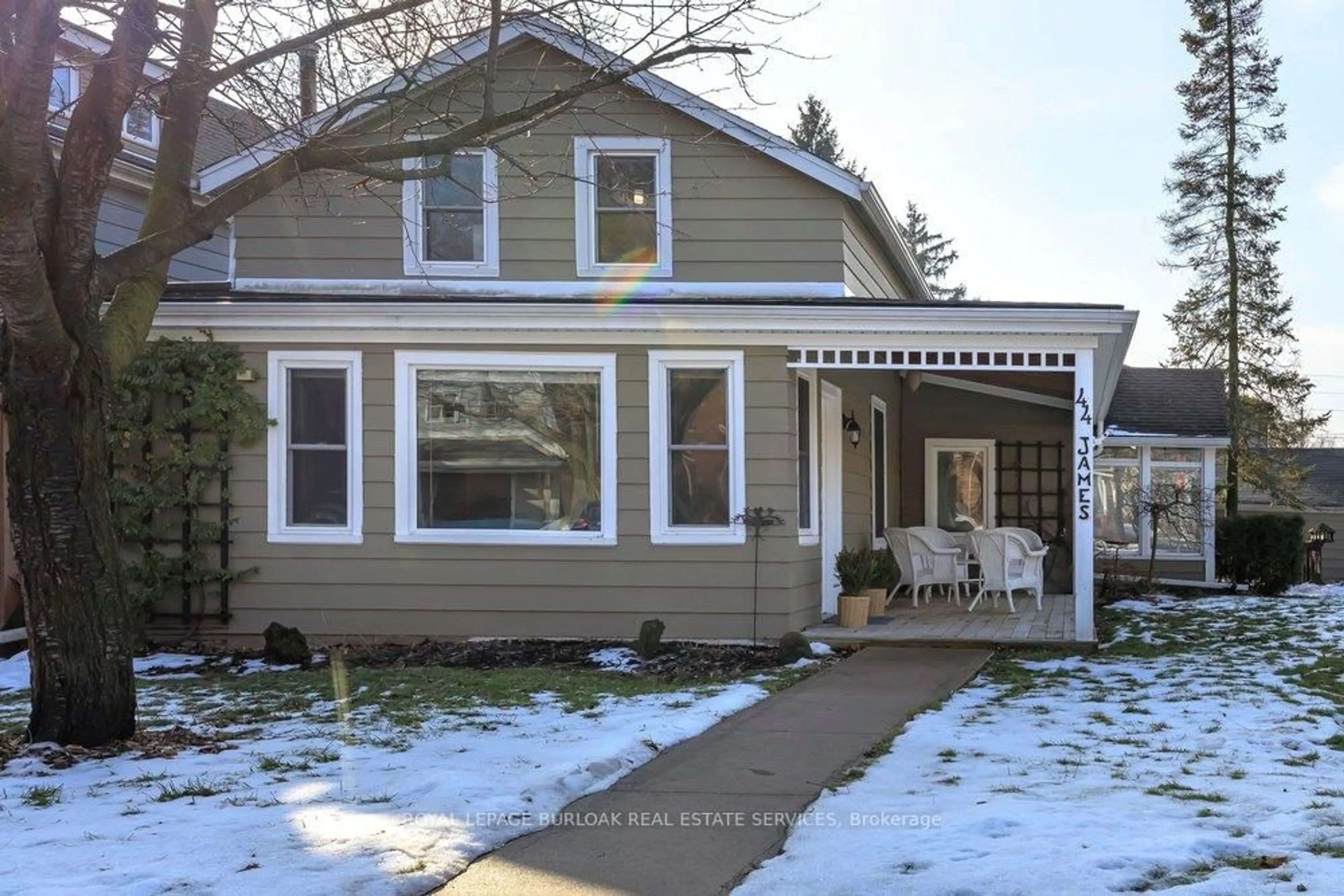 Home with vinyl exterior material, street for 44 James St, Hamilton Ontario L9H 2J6