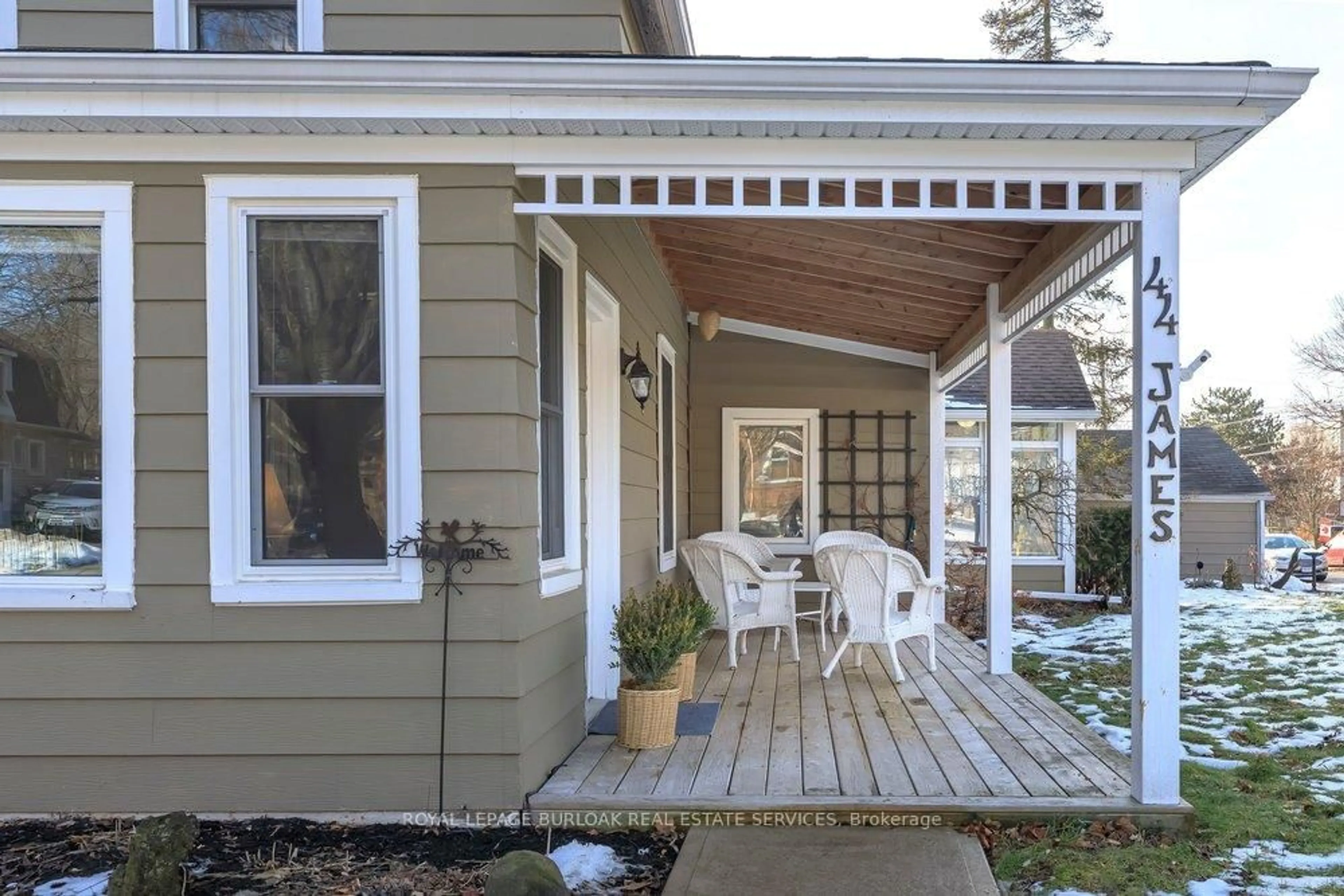 Patio, street for 44 James St, Hamilton Ontario L9H 2J6