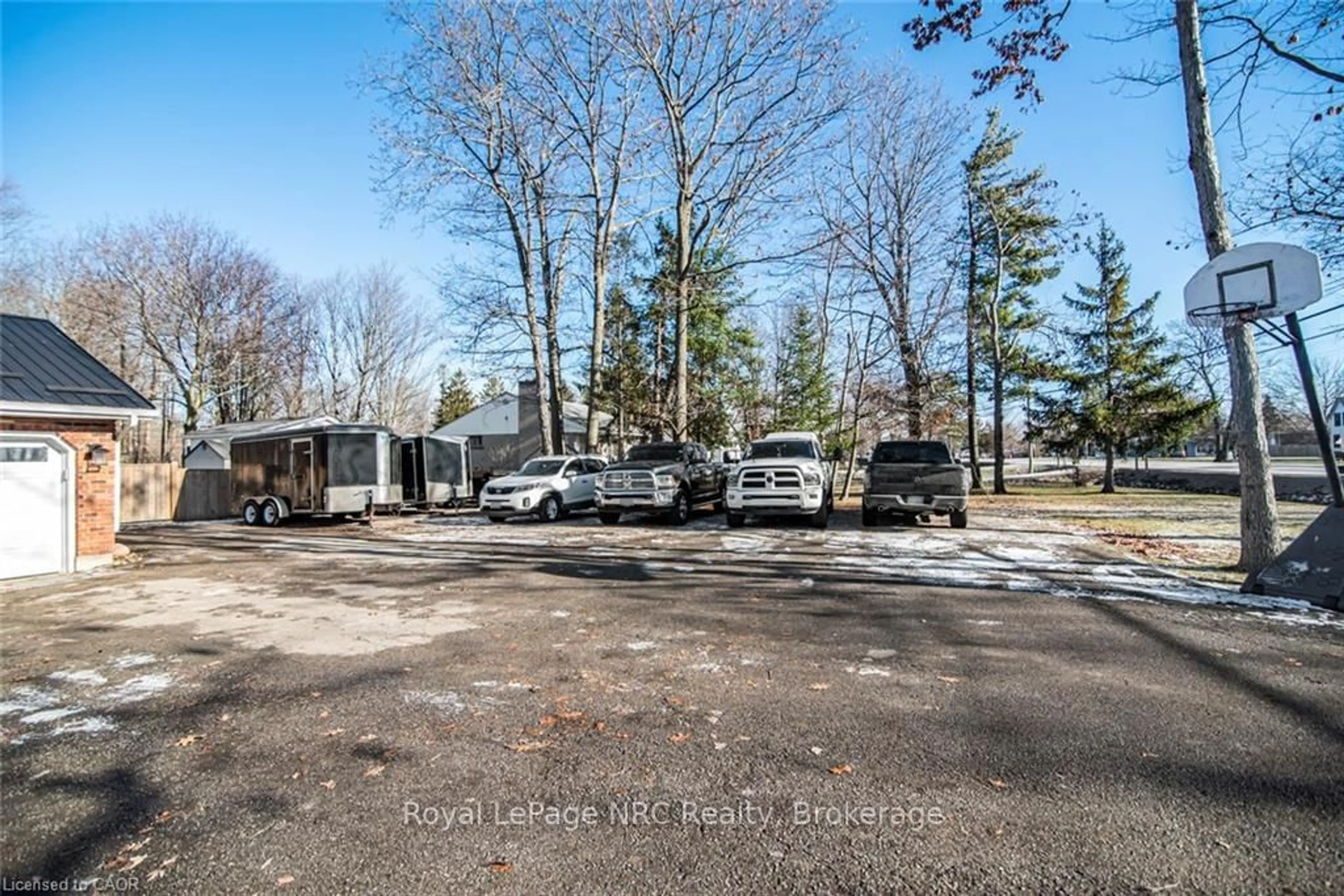 A pic from outside/outdoor area/front of a property/back of a property/a pic from drone, street for 7087 Rainham Rd, Haldimand Ontario N1A 2W8