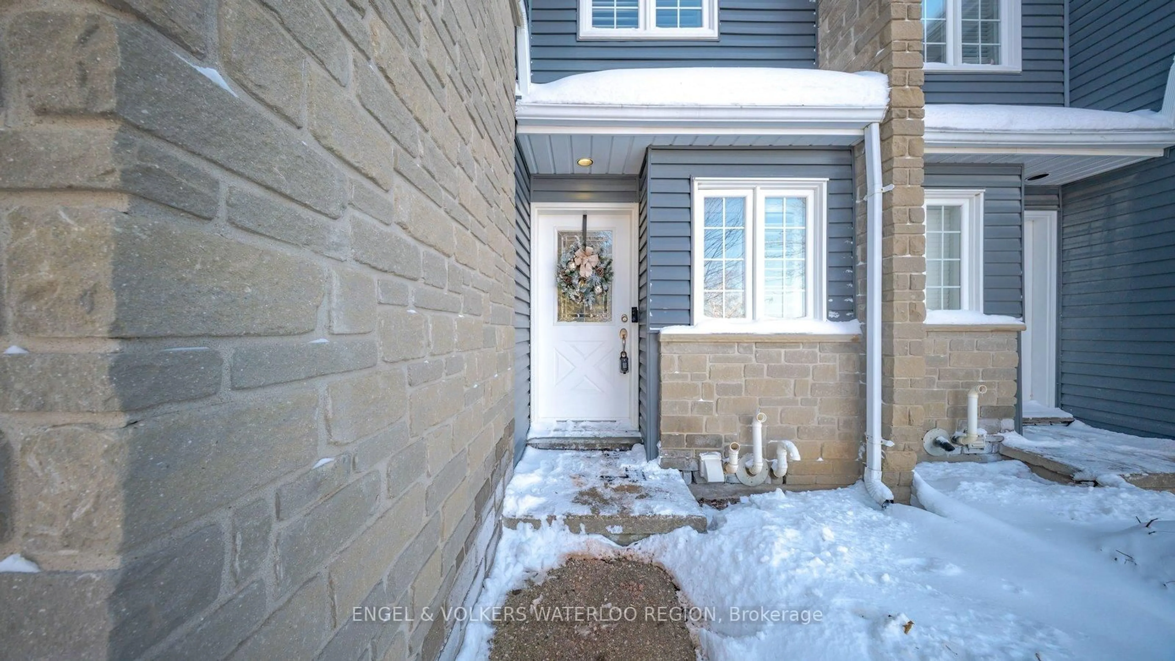 Indoor entryway for 199 Saginaw Pkwy #10, Cambridge Ontario N1T 1T9