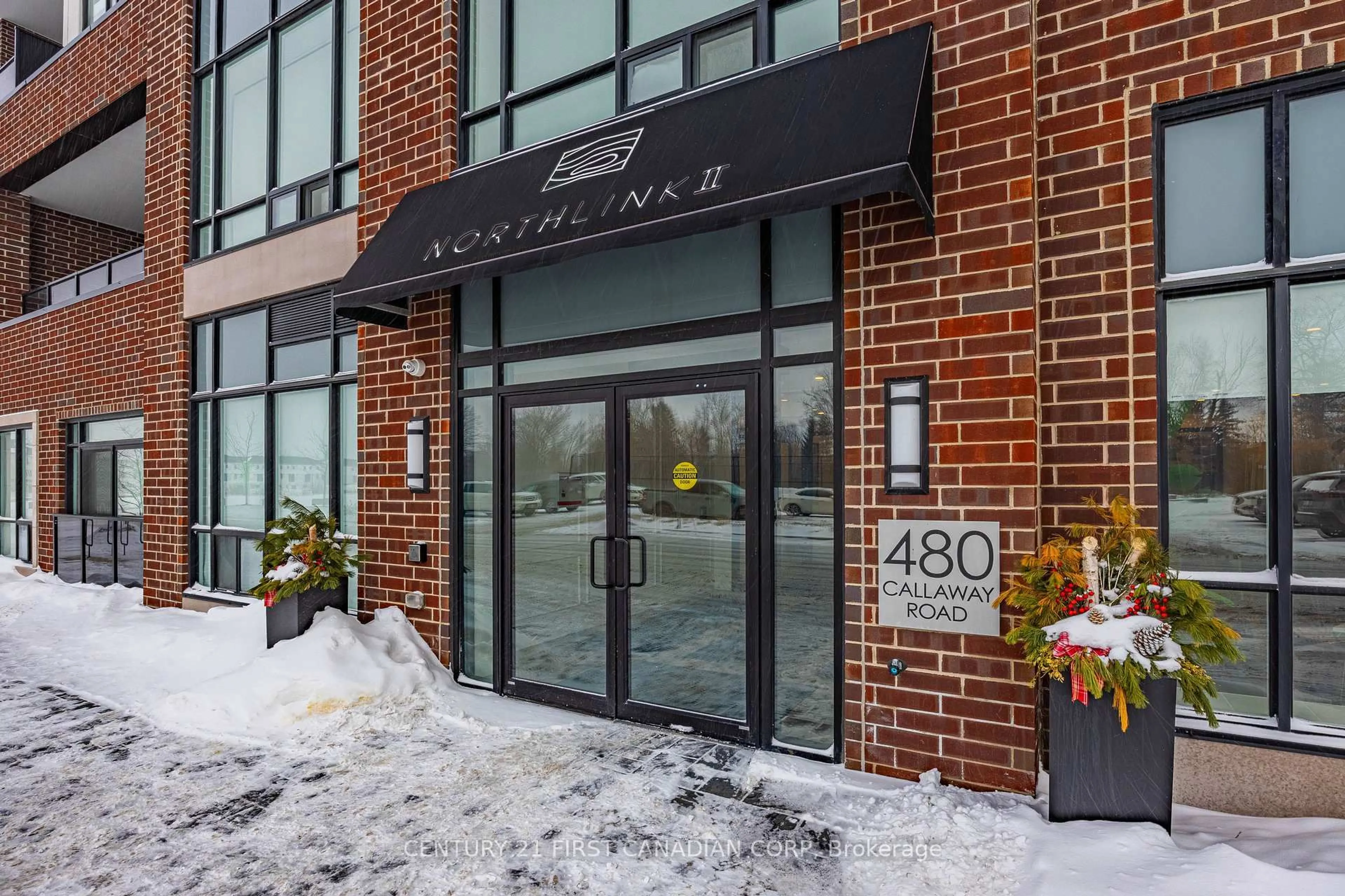 Indoor foyer for 480 Callaway Rd #513, London North Ontario N6G 0Z3