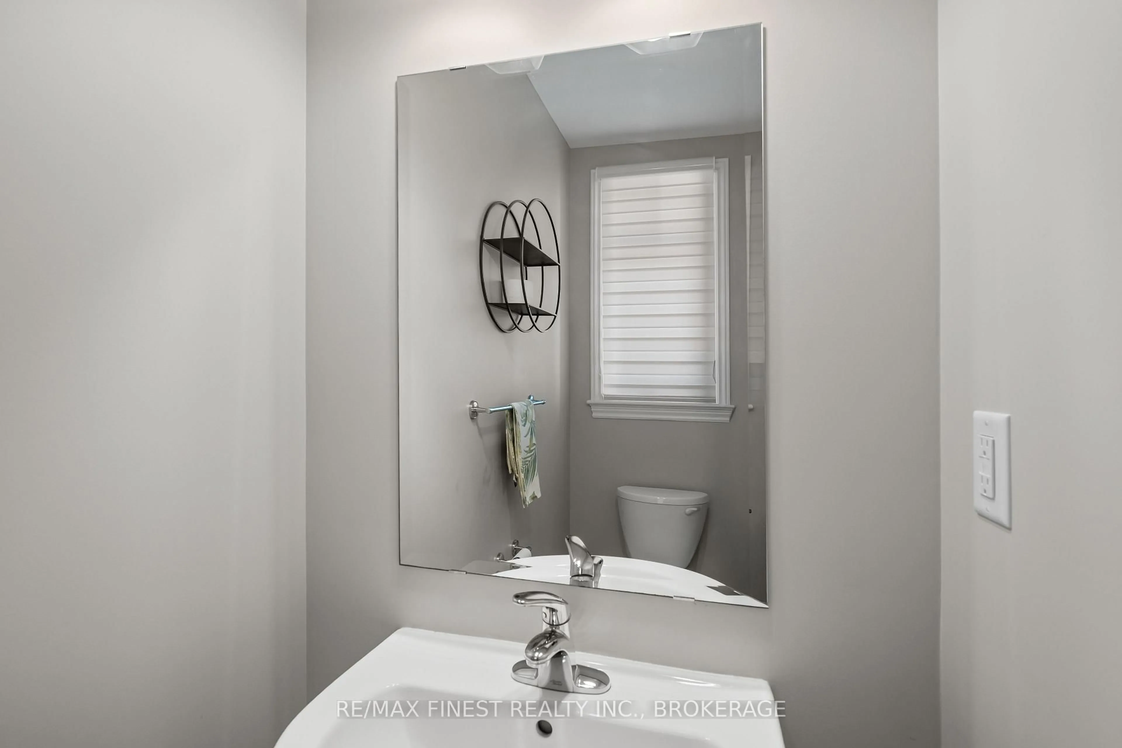 Standard bathroom, ceramic/tile floor for 913 Stonewalk Dr, Kingston Ontario K7K 0G9