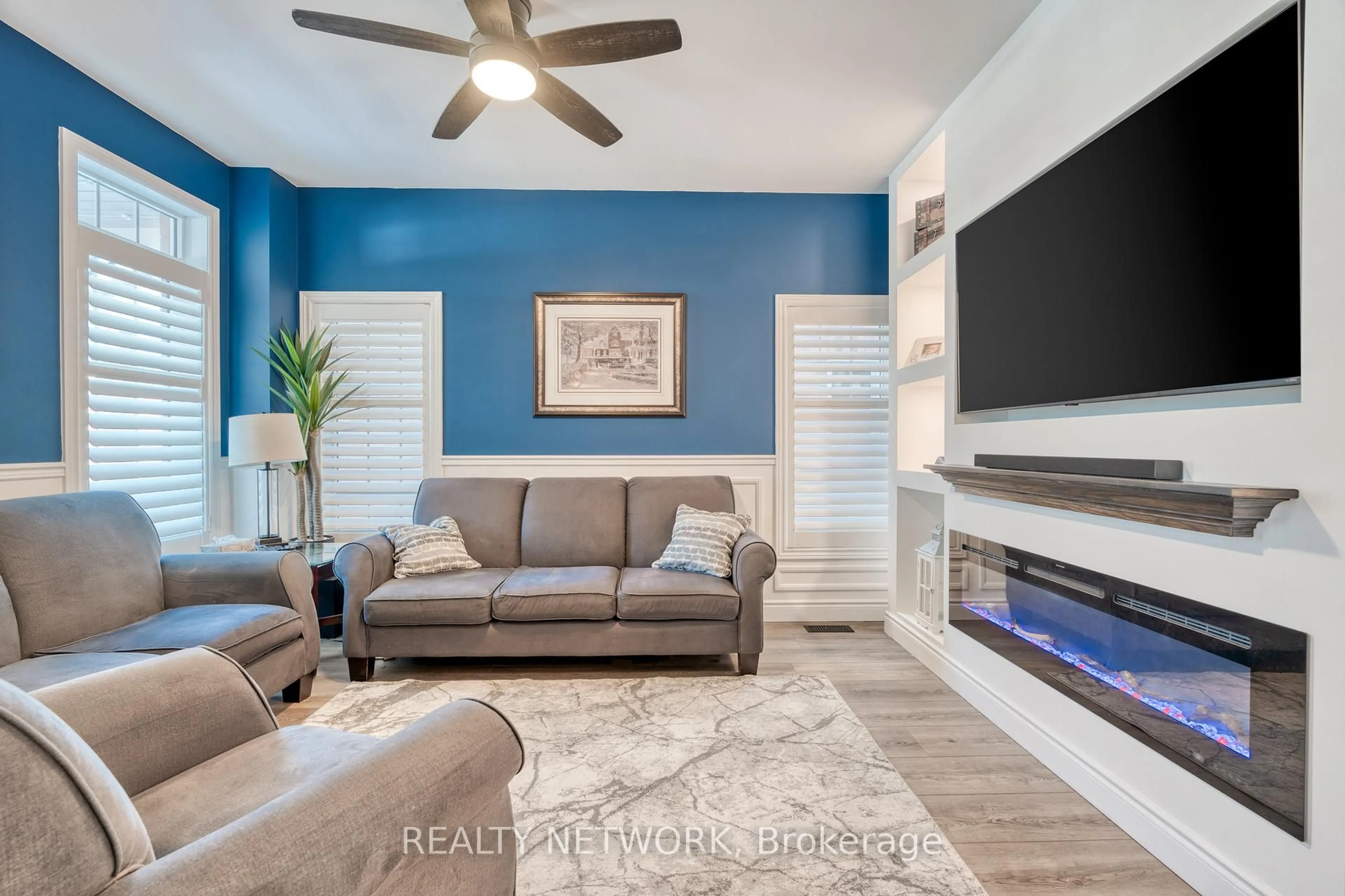 Living room with furniture, unknown for 10 Lockport Way, Hamilton Ontario L8E 0B1