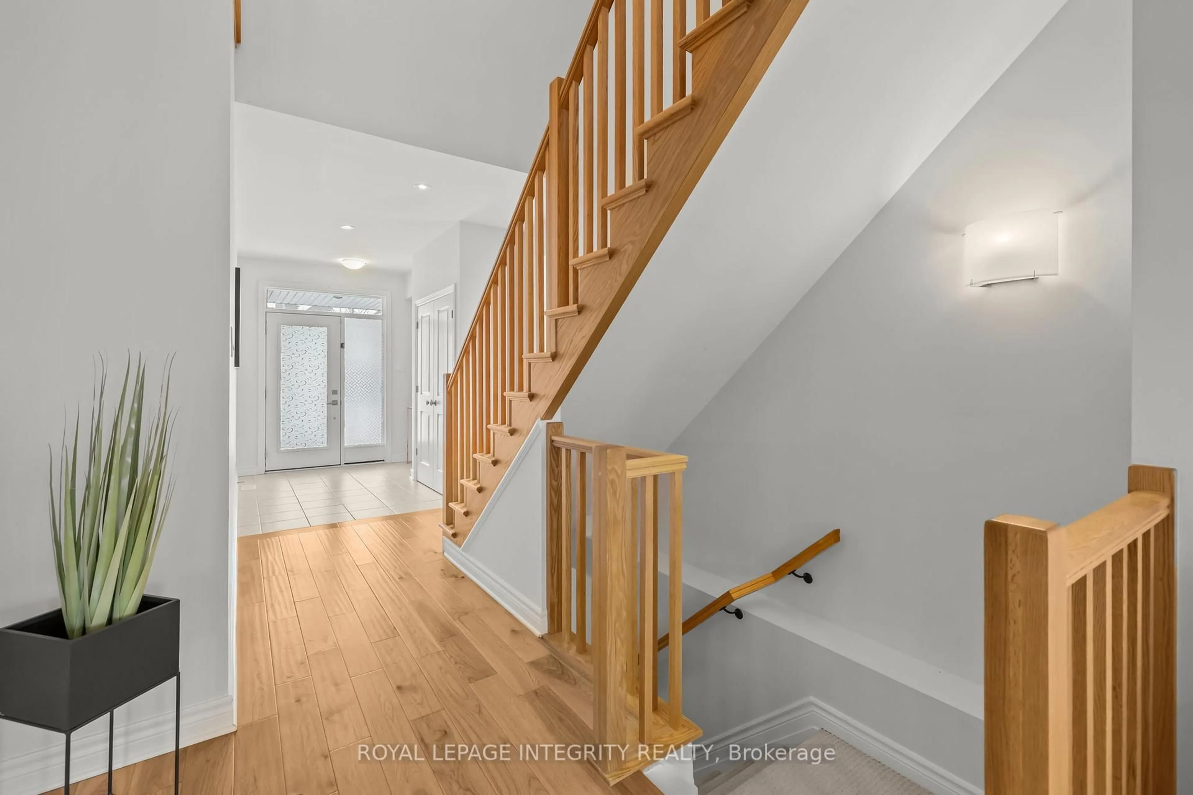 Stairs for 229 Osterley Way, Ottawa Ontario K2S 2P2