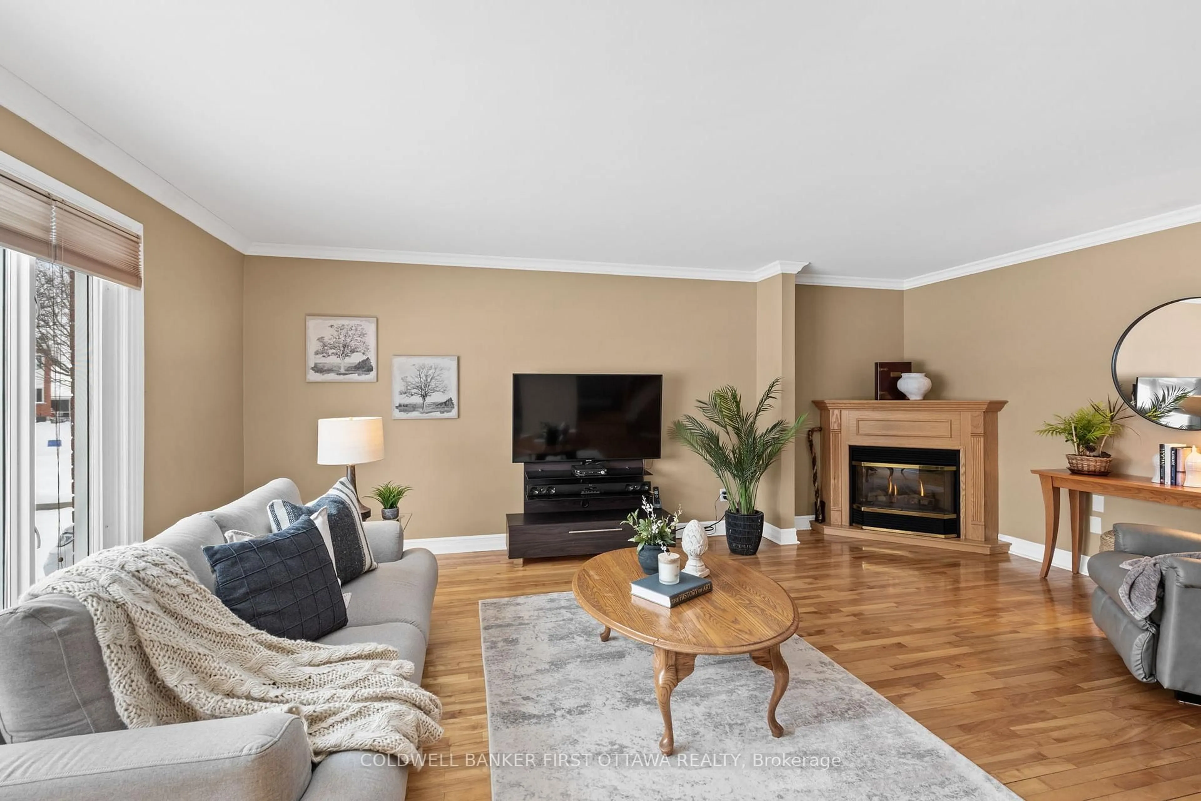 Living room with furniture, unknown for 770 Trojan Ave, Ottawa Ontario K1K 2P7