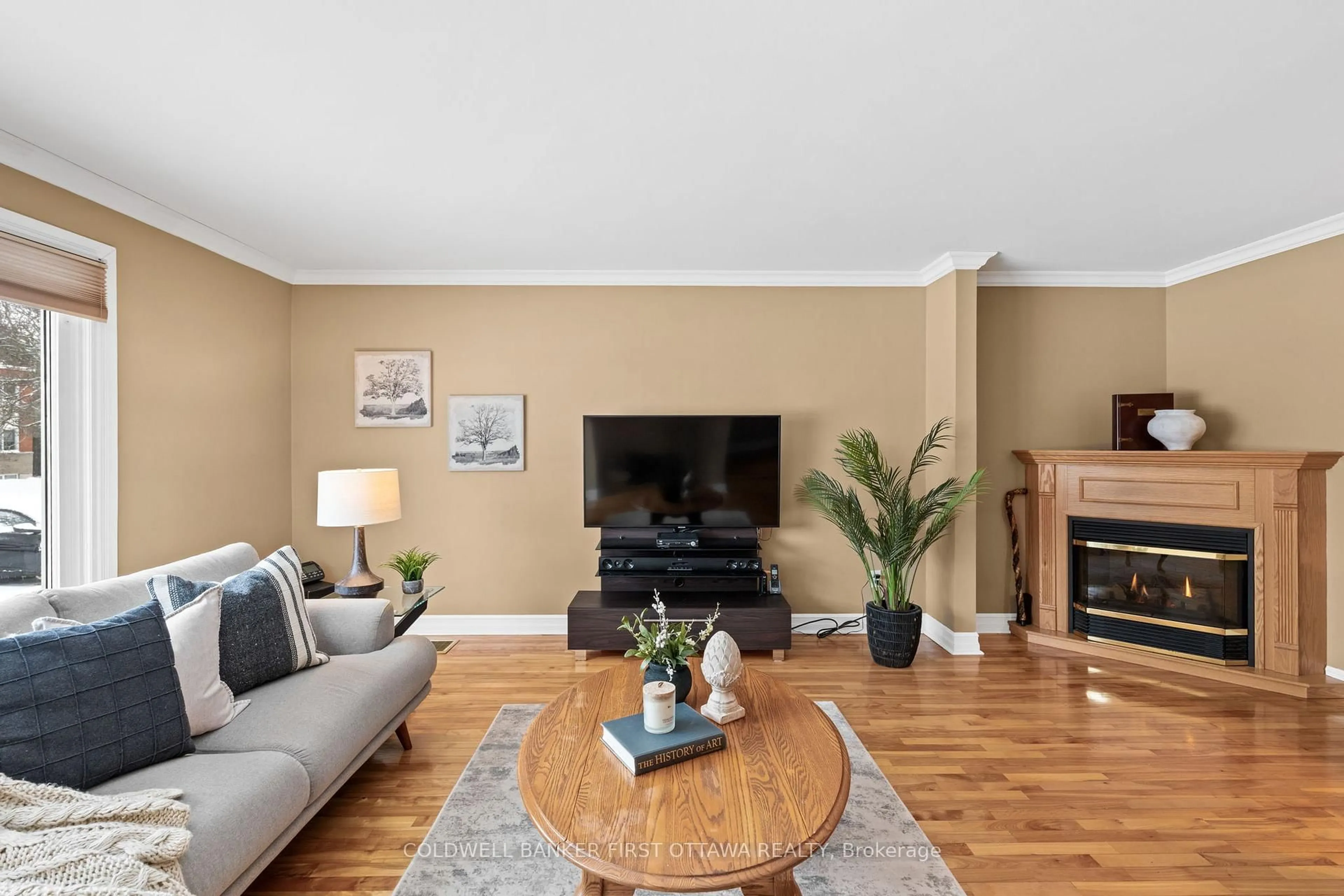 Living room with furniture, unknown for 770 Trojan Ave, Ottawa Ontario K1K 2P7