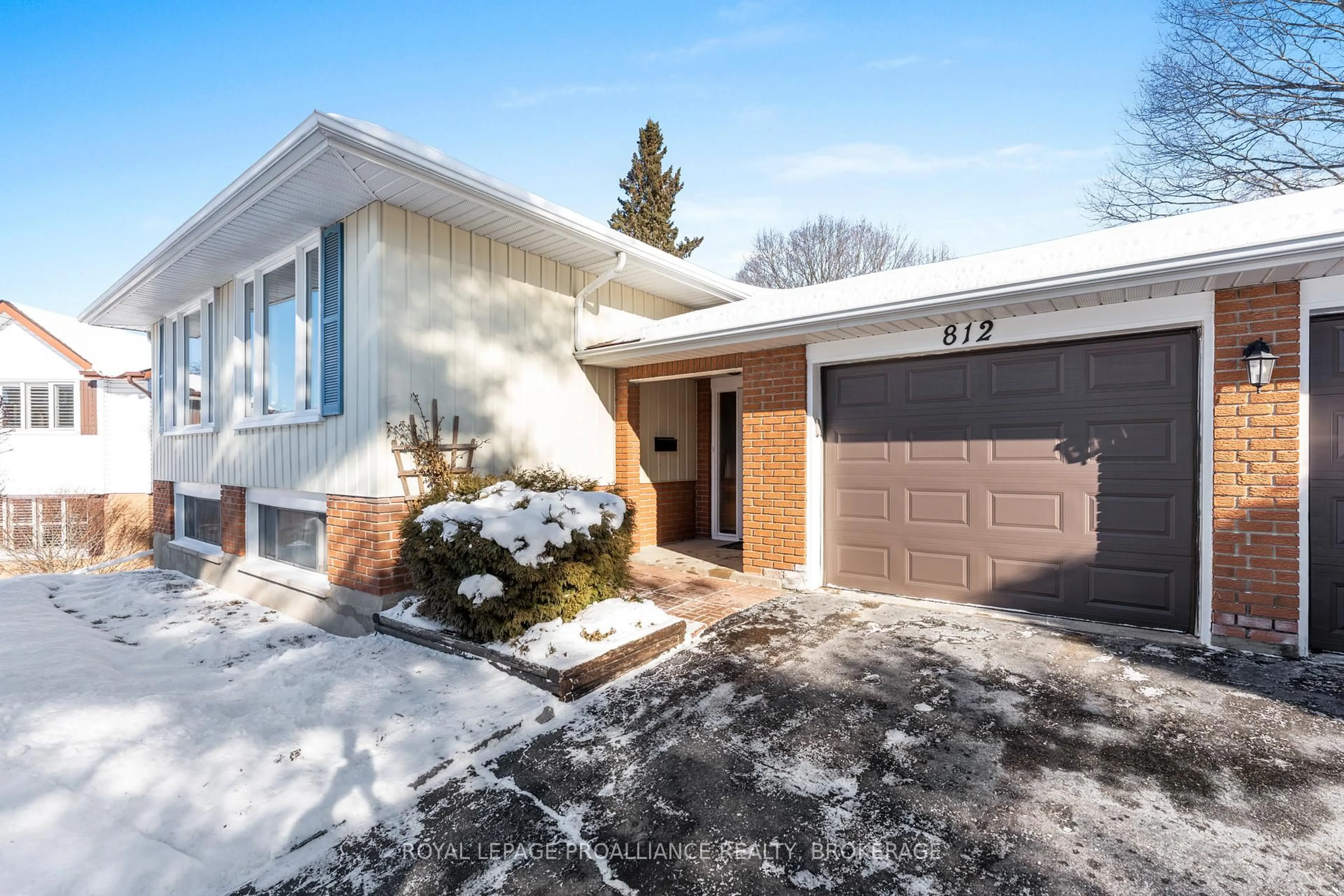 Home with brick exterior material, street for 812 Hillside Dr, Kingston Ontario K7M 5Y8